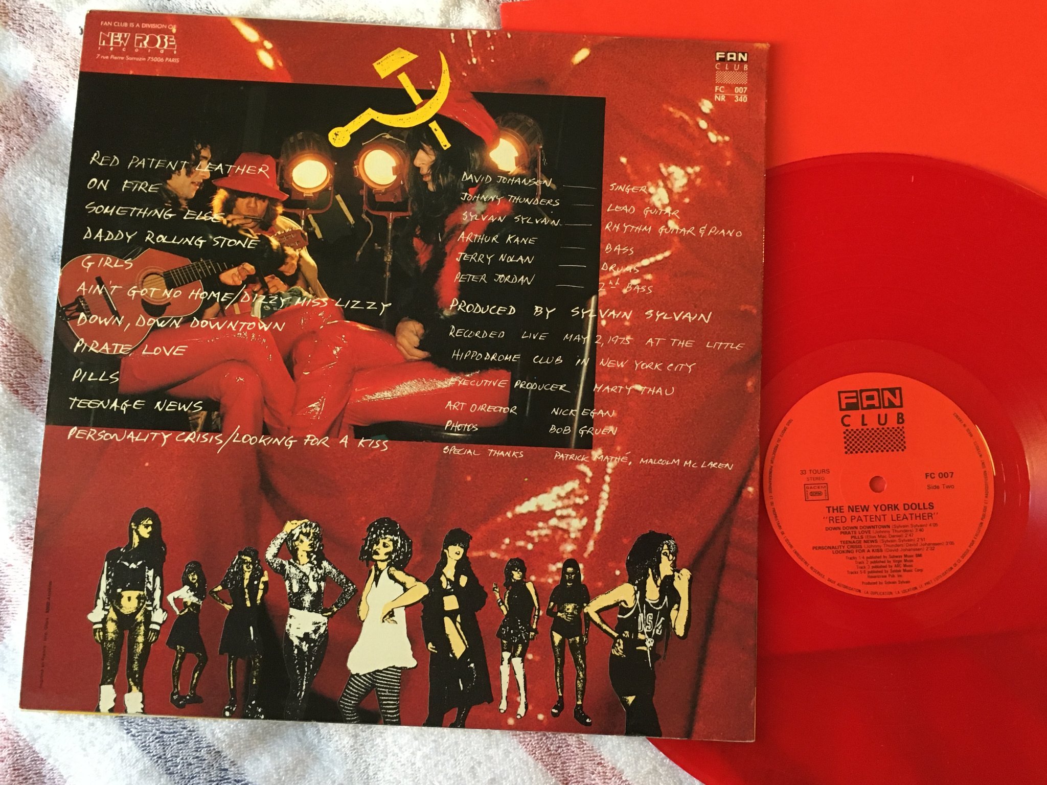 Omslagsbild för skivan New York Dolls . red patent leather LP -84 Fra FAN CLUB FC 007 red vinyl