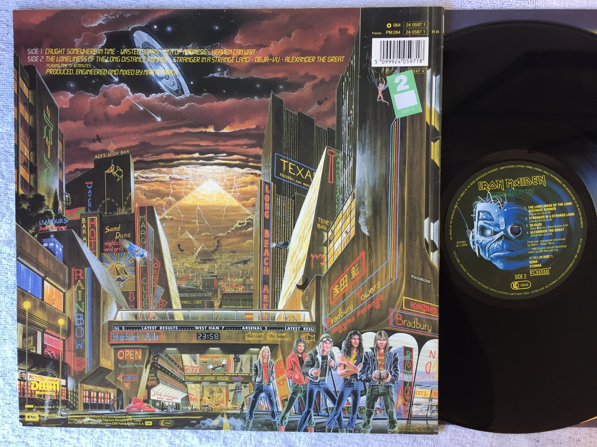 Omslagsbild för skivan IRON MAIDEN somewhere in time LP -86 EMI 064 24 0597 1