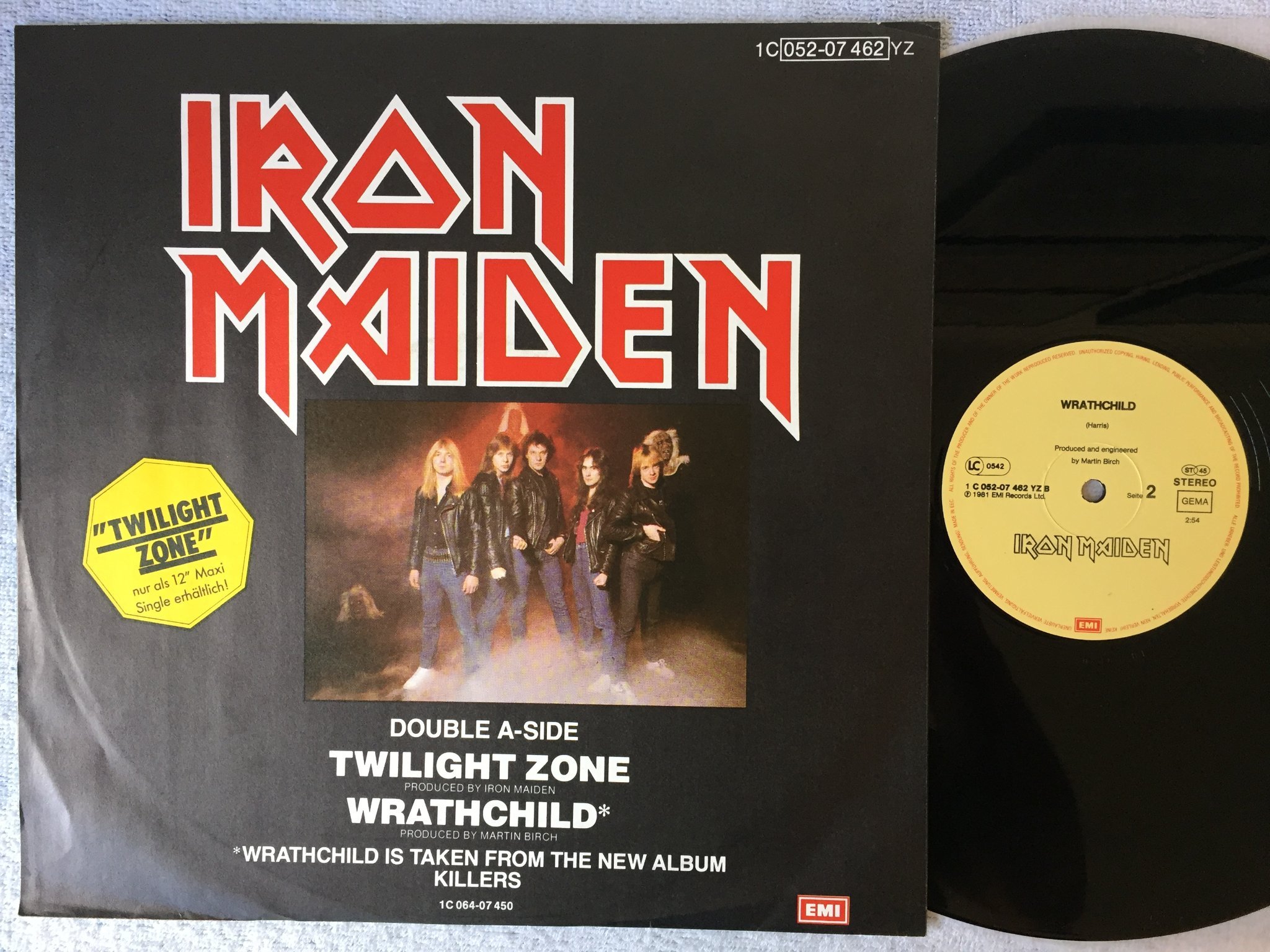 Omslagsbild för skivan IRON MAIDEN twilight zone 12"single -81 EMI 1C 052-07462 YZ