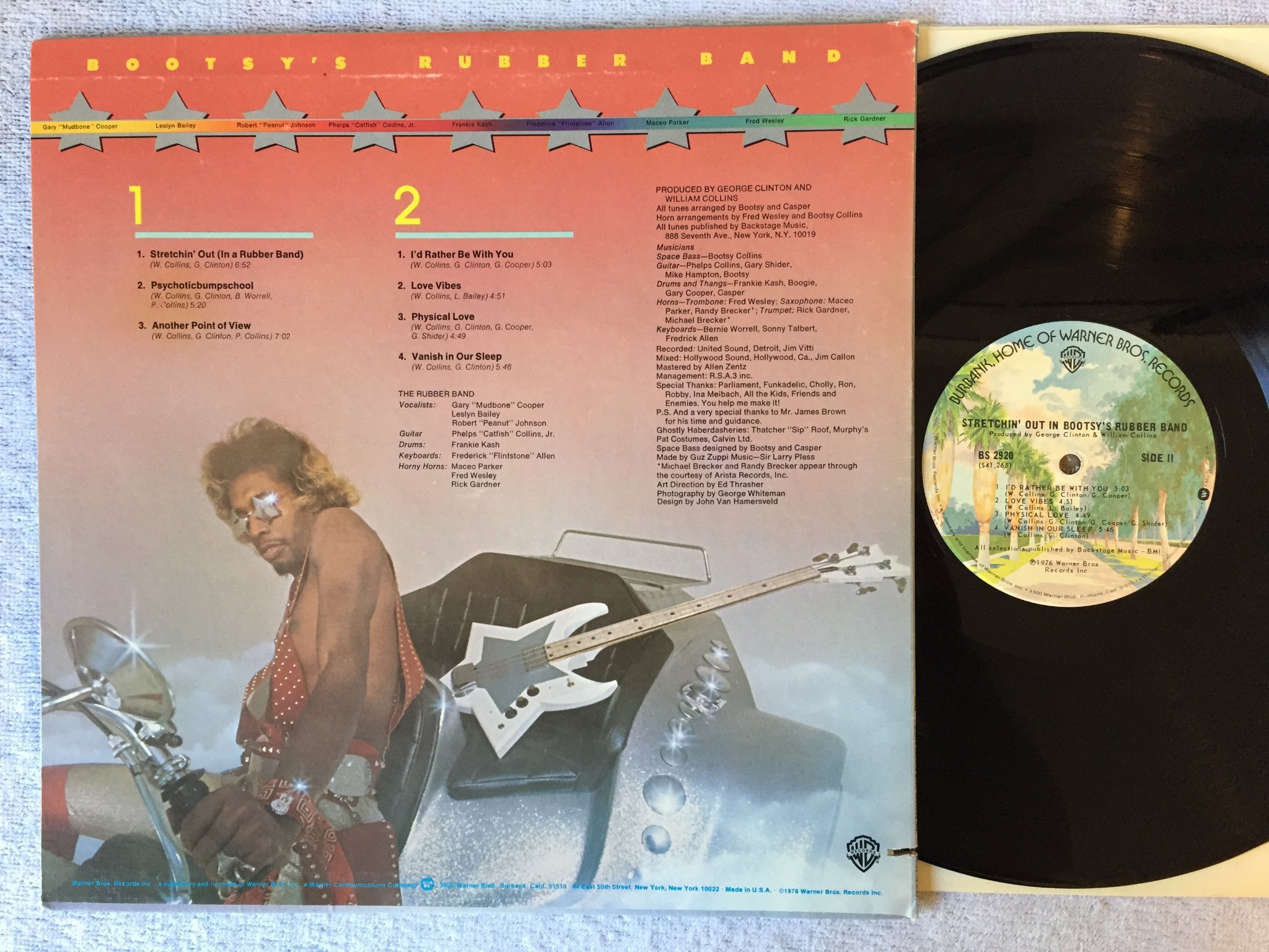 Omslagsbild för skivan BOOTSY'S RUBBER BAND stretchin' out LP -76 US WARNER BROS BS 2920 funk