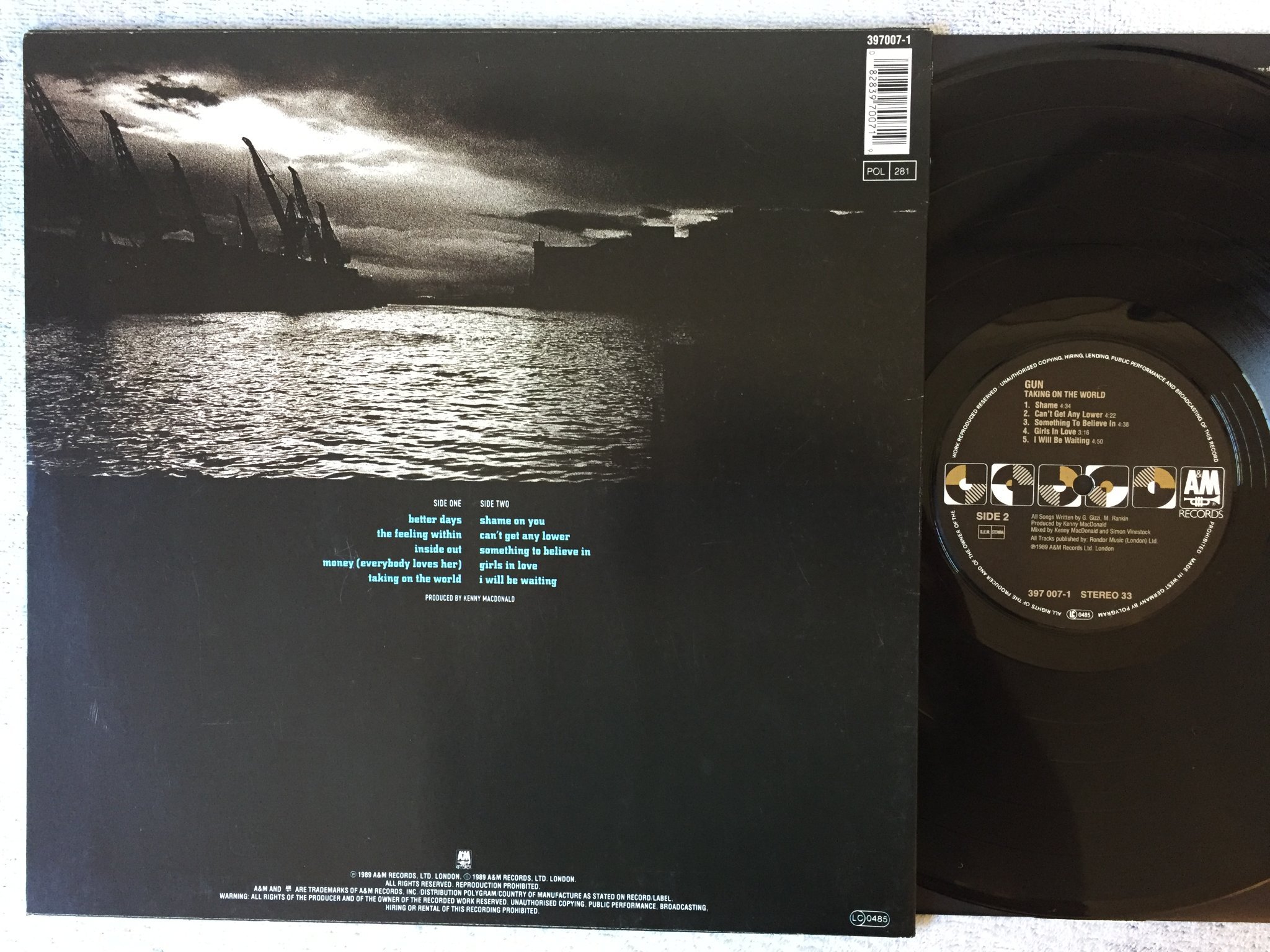 Omslagsbild för skivan GUN taking on the world LP -89 A&M 397007-1