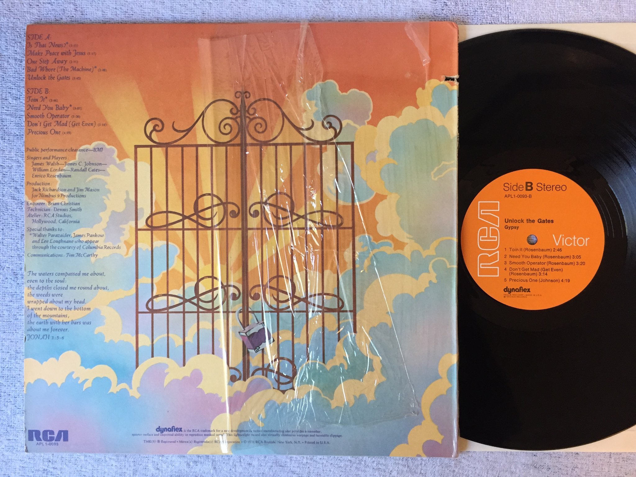 Omslagsbild för skivan GYPSY unloc the gates LP -73 US RCA APL1-0093