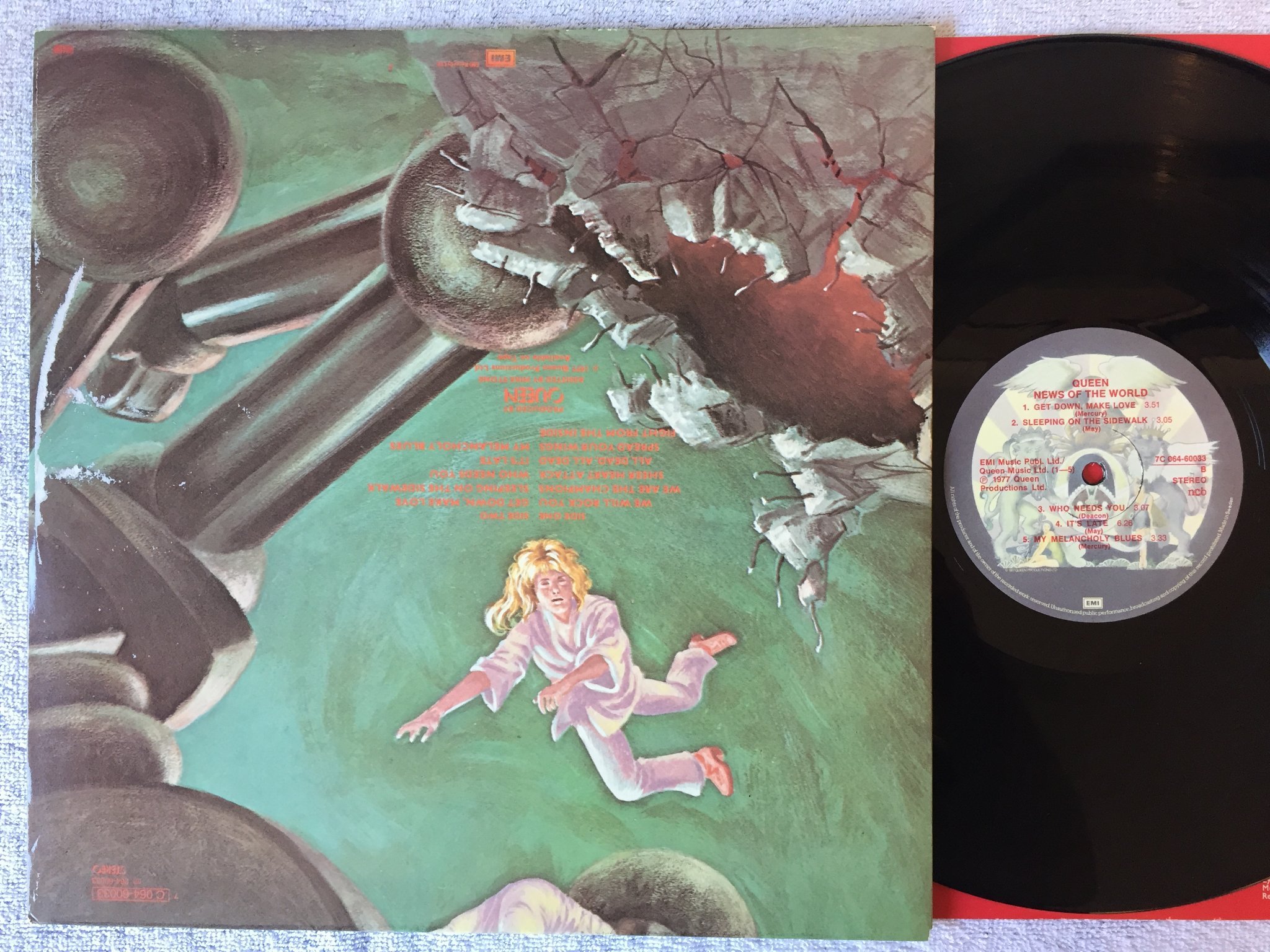 Omslagsbild för skivan QUEEN news of the world LP Swe EMI 7C 064-60033