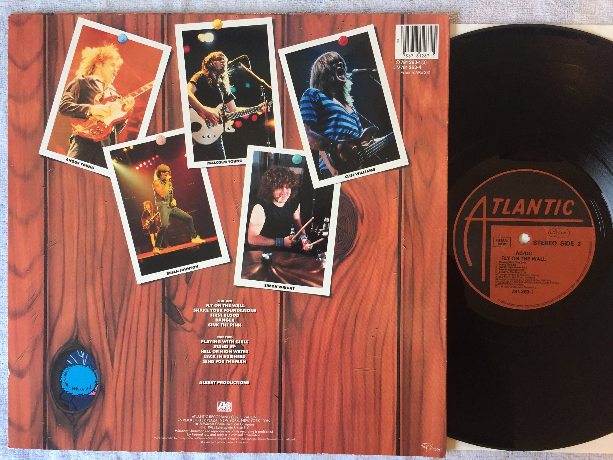 Omslagsbild för skivan AC/DC fly on the wall LP Ger ATLANTIC 781263-1