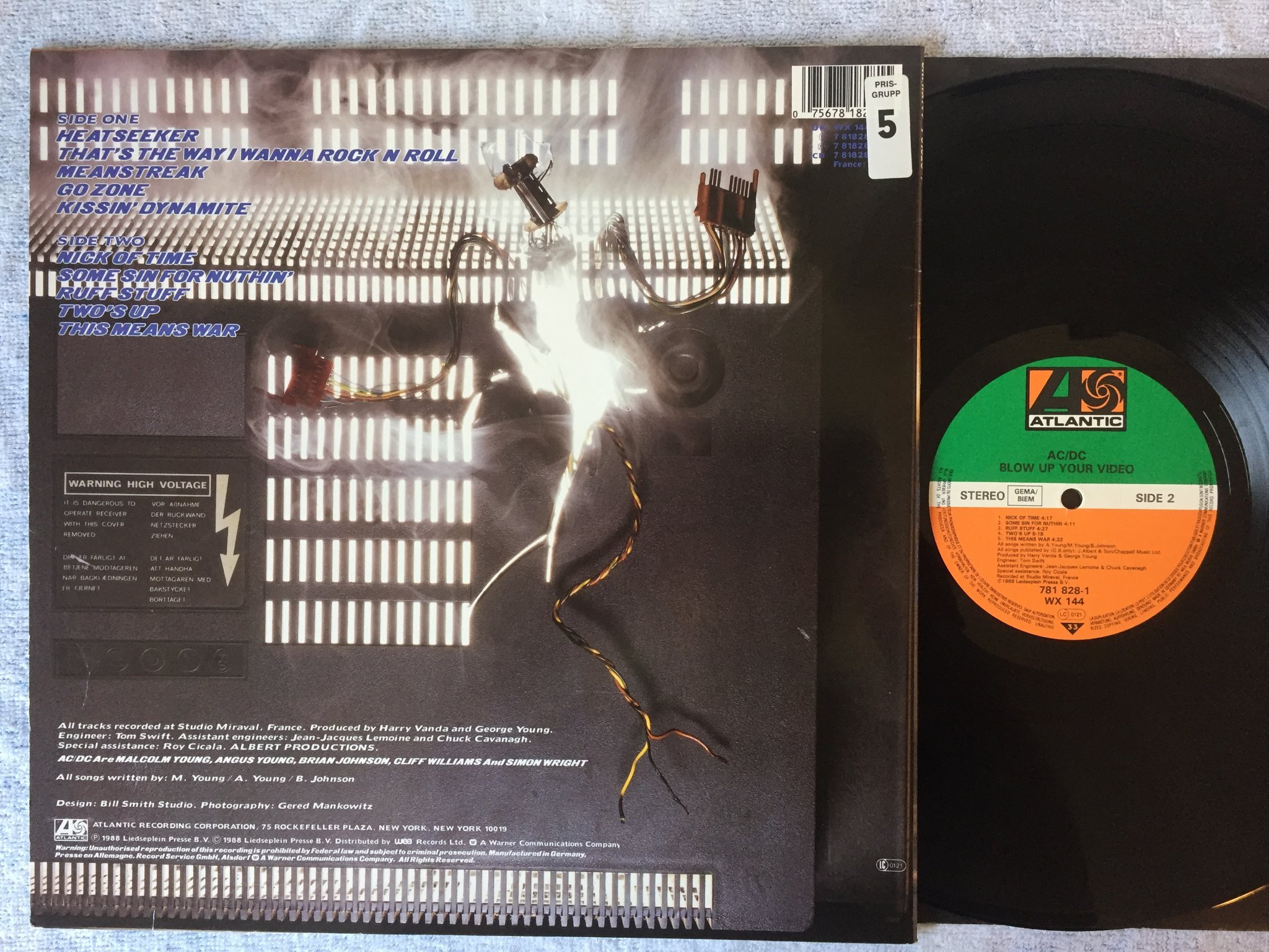 Omslagsbild för skivan AC/DC blow up your video LP Ger ATLANTIC 781 828-1