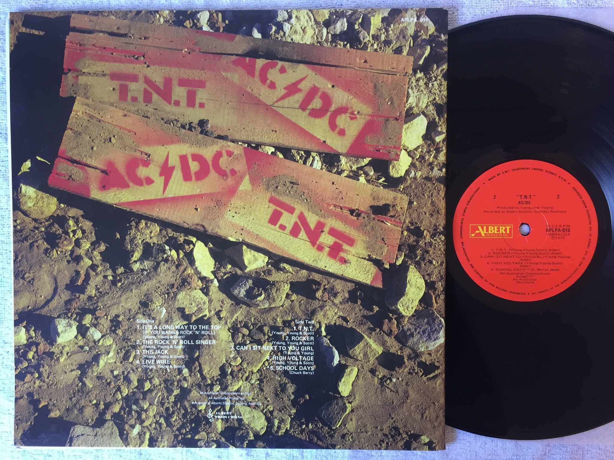 Omslagsbild för skivan AC/DC tnt LP Australia ALBERT APLPA-016