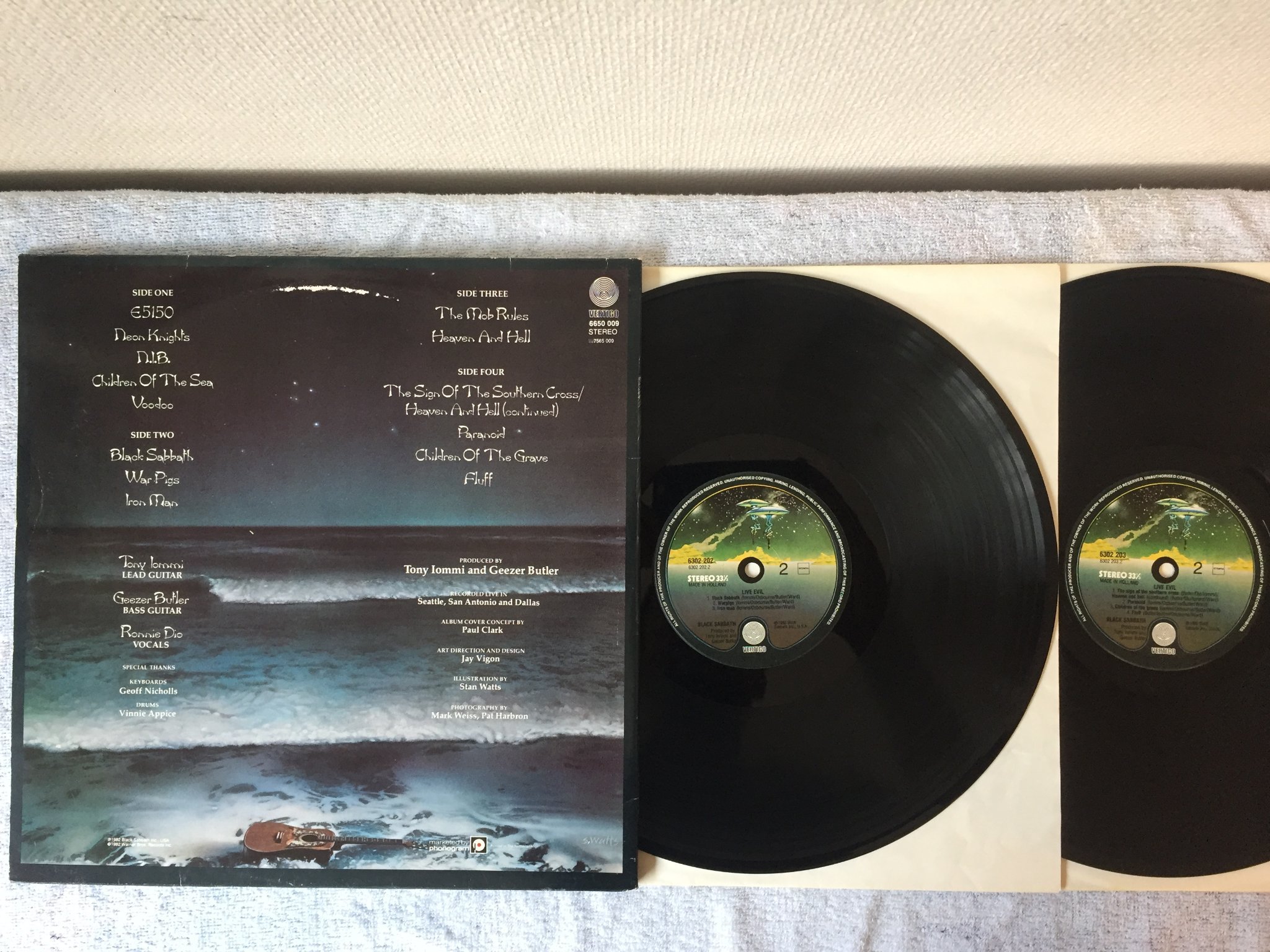 Omslagsbild för skivan BLACK SABBATH live evil 2xLP -83 VERTIGO 6302 202