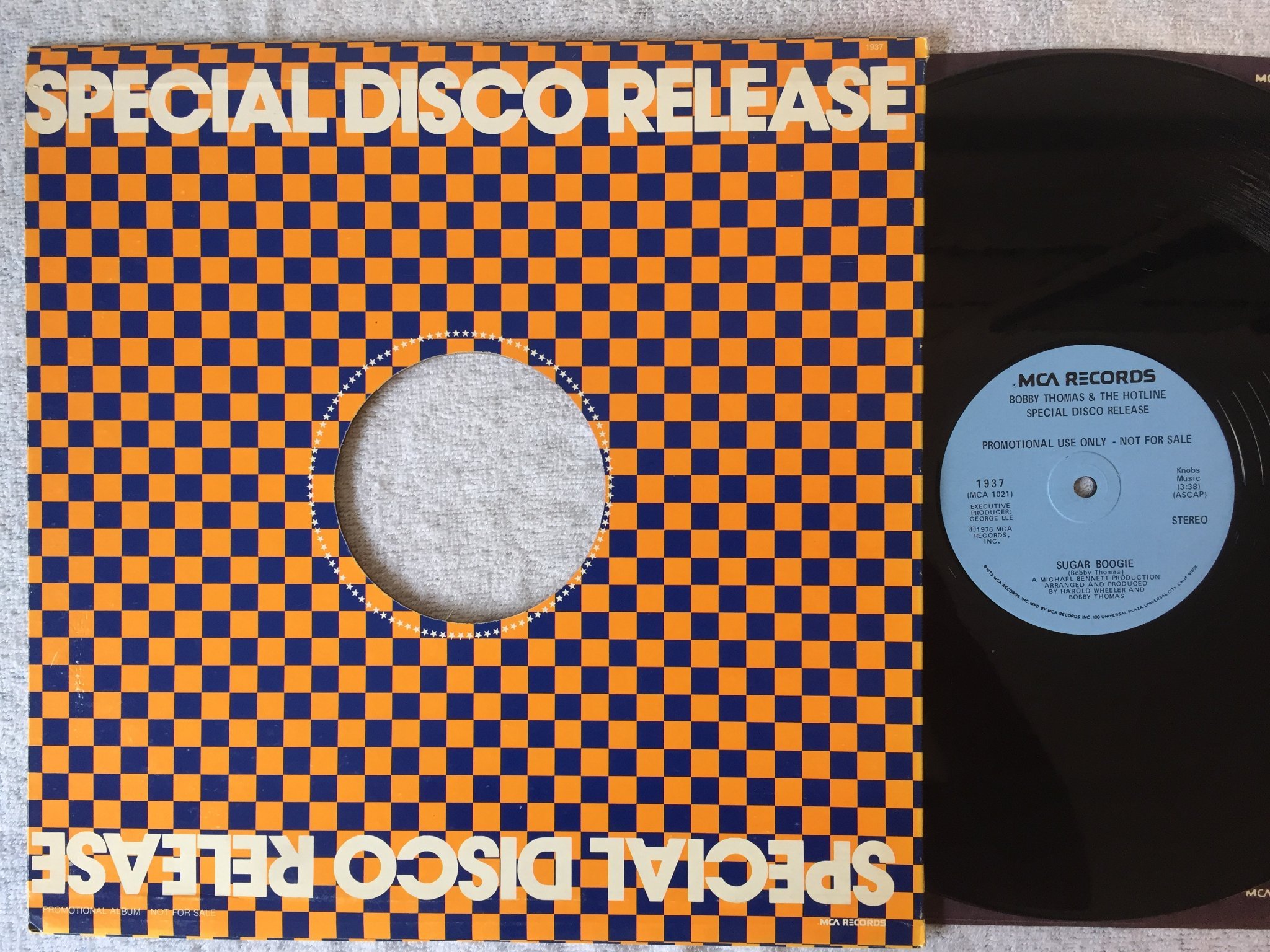 Omslagsbild för skivan BOBBY THOMAS & THE HOTLINE sugar boogie 12"single -76 US MCA promo 