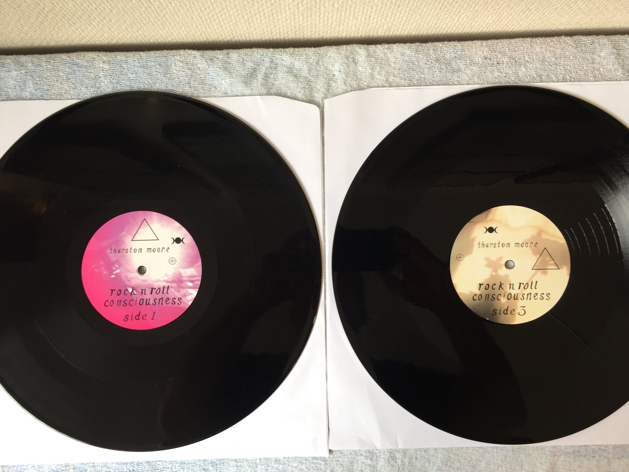 Omslagsbild för skivan THURSTON MOORE Rock N Roll Consciousness 2xLP 2017 CAROLINE CAROL015LP