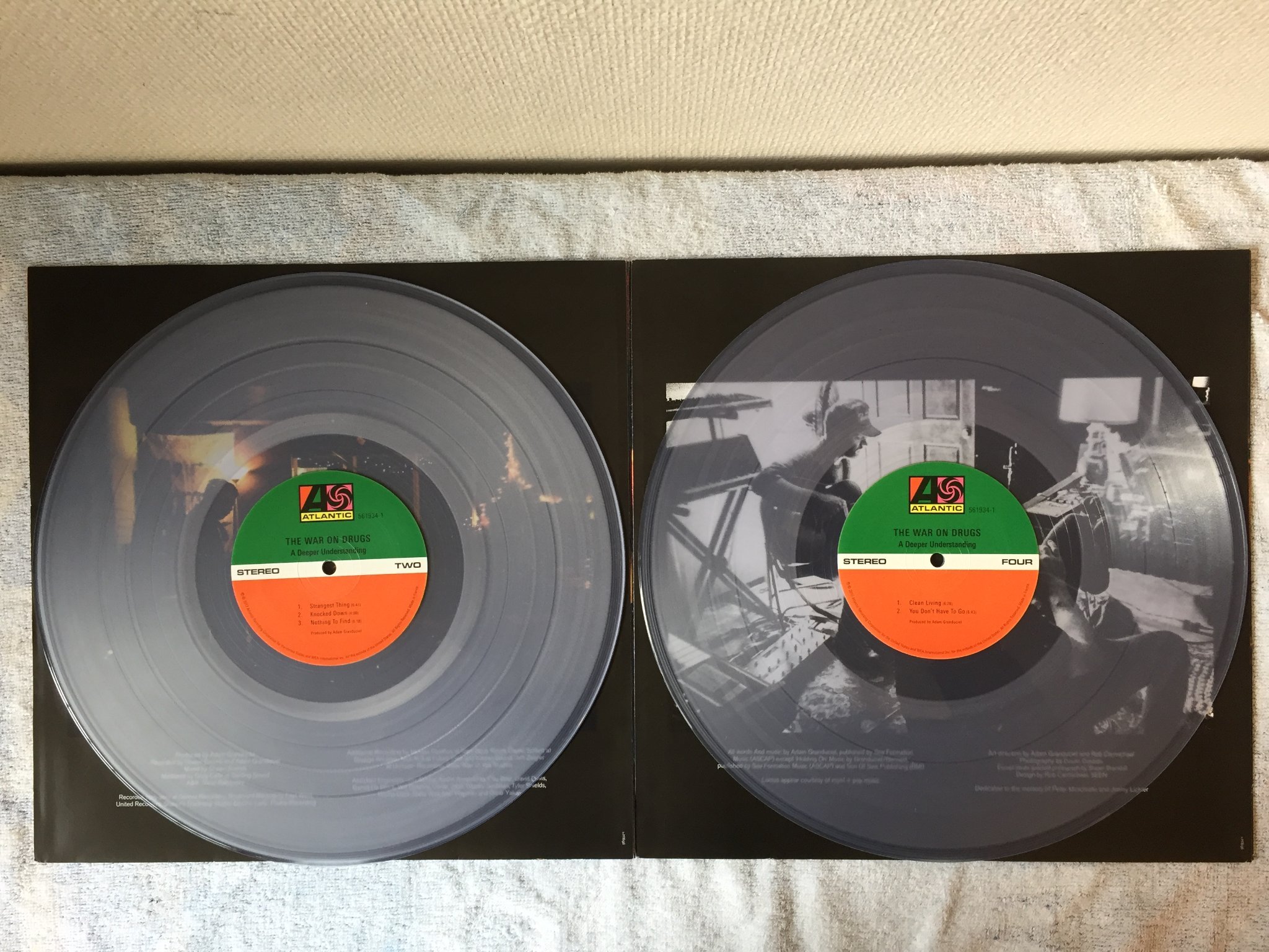 Omslagsbild för skivan THE WAR ON DRUGS a deeper understanding 2xLP ATLANTIC 561934-1 clear vinyl