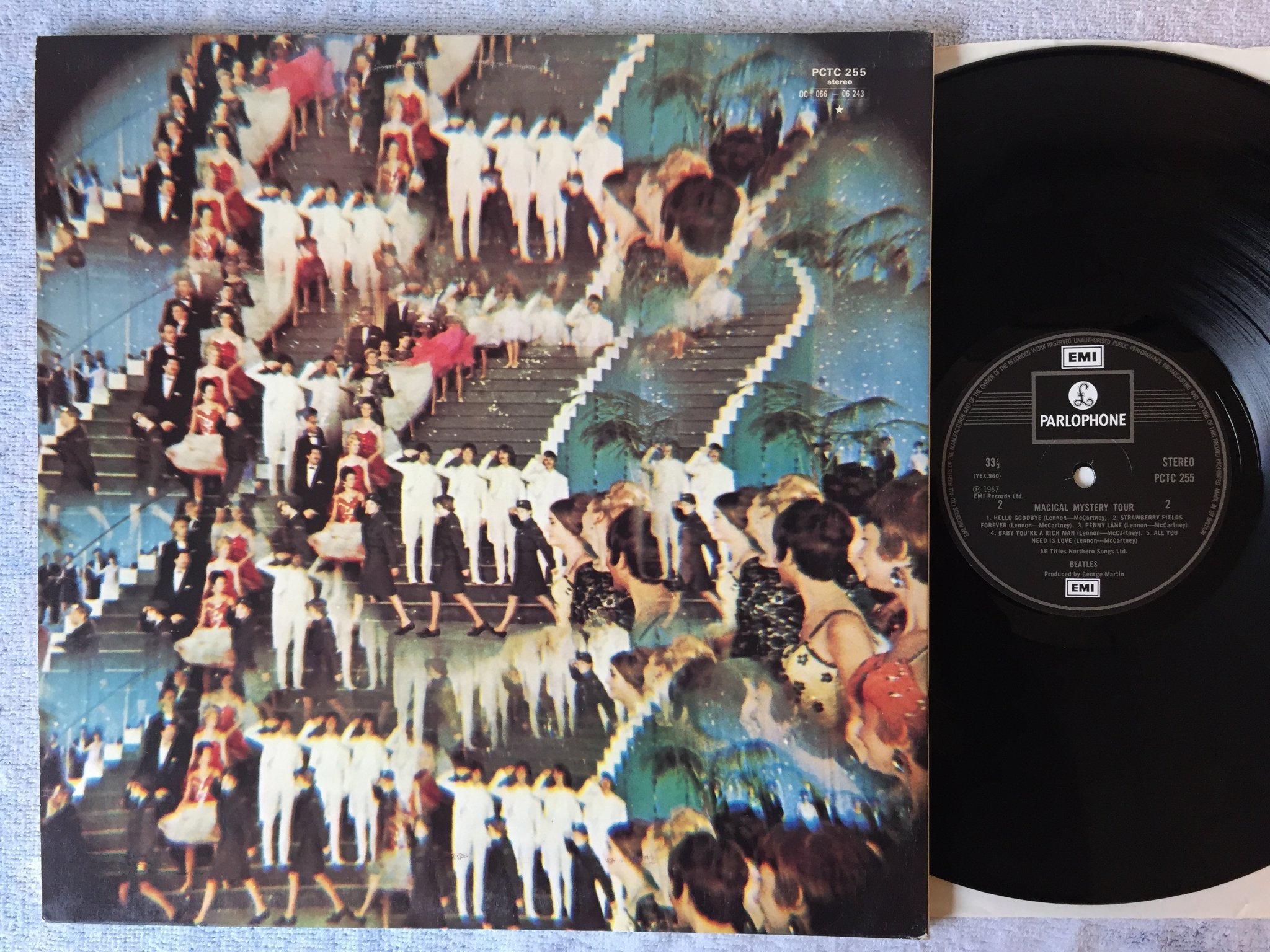 Omslagsbild för skivan THE BEATLES mystical mystery tour LP UK EMI / PARLOPHONE PCTC 255