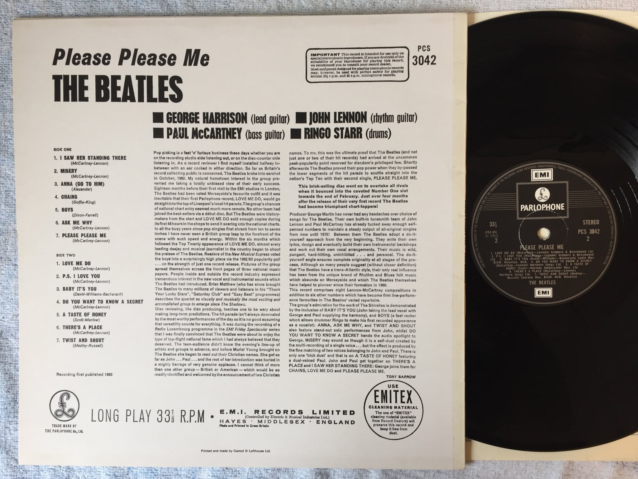 Omslagsbild för skivan THE BEATLES please please me LP UK EMI / PARLOPHONE PCS 3042