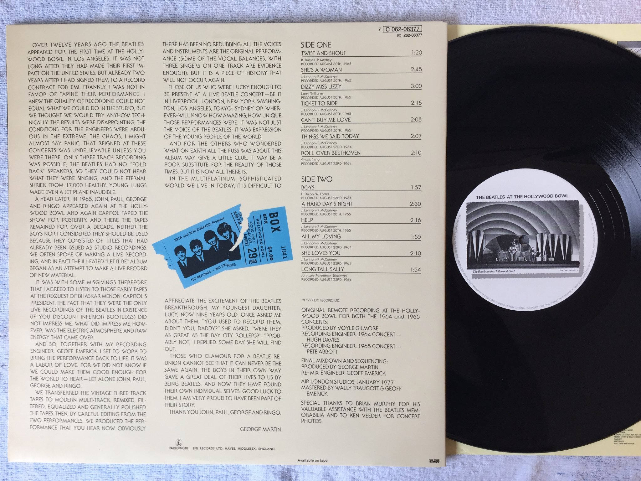 Omslagsbild för skivan THE BEATLES at the Hollywood Bowl LP Swe EMI 7C 062-06377 