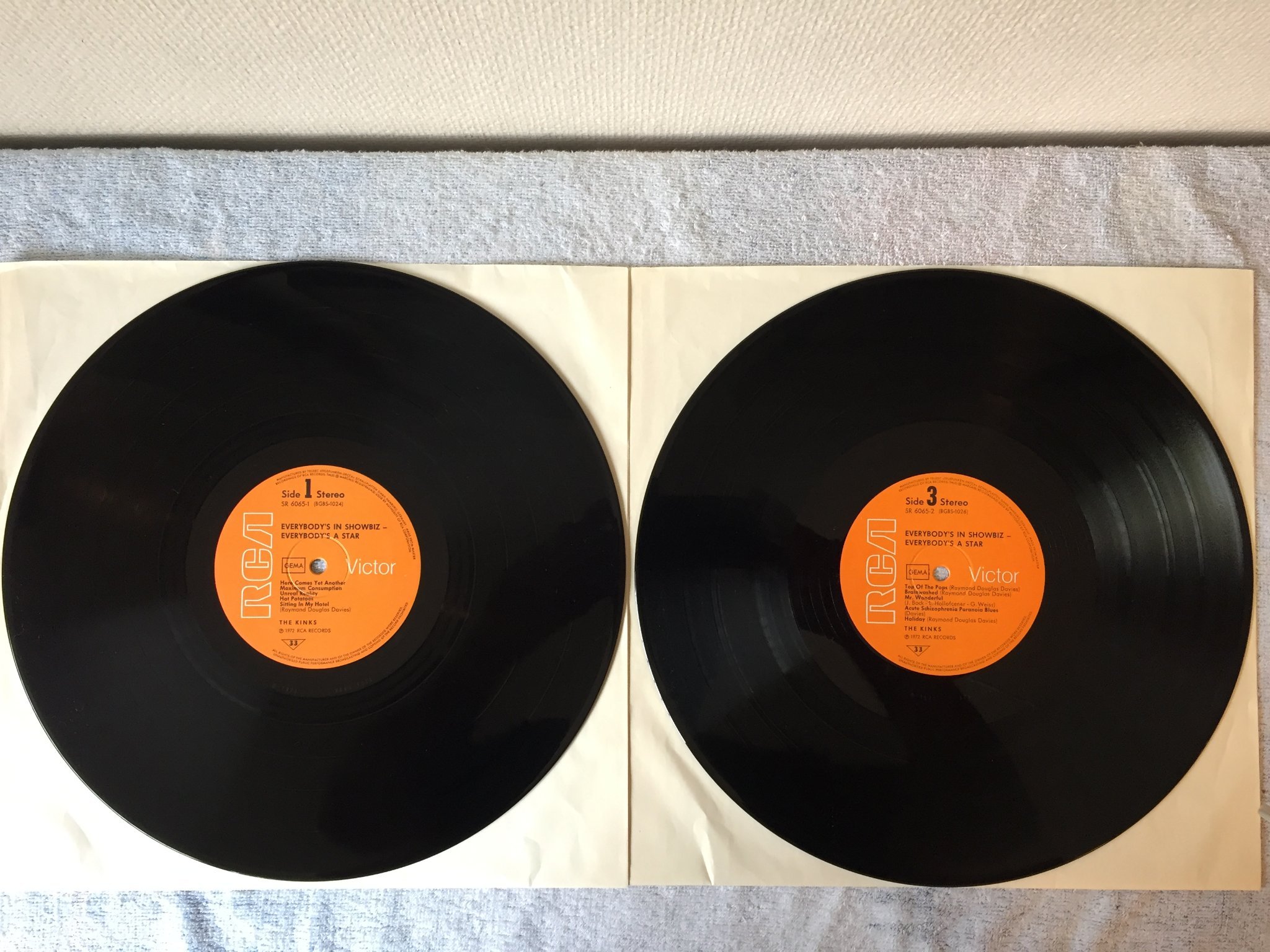 Omslagsbild för skivan THE KINKS everybody's in showbiz... 2xLP -72 Ger RCA SR 6065-2