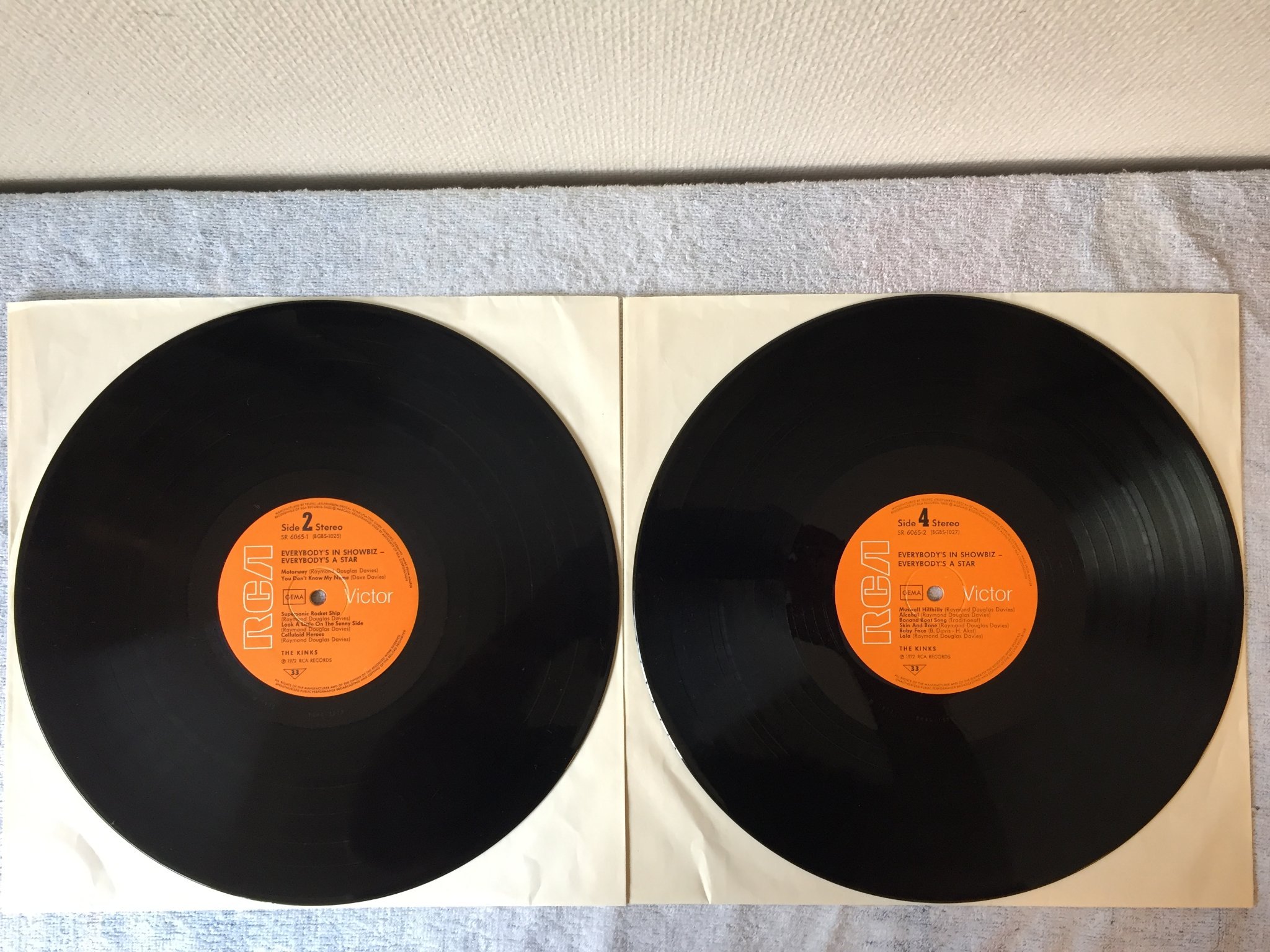 Omslagsbild för skivan THE KINKS everybody's in showbiz... 2xLP -72 Ger RCA SR 6065-2