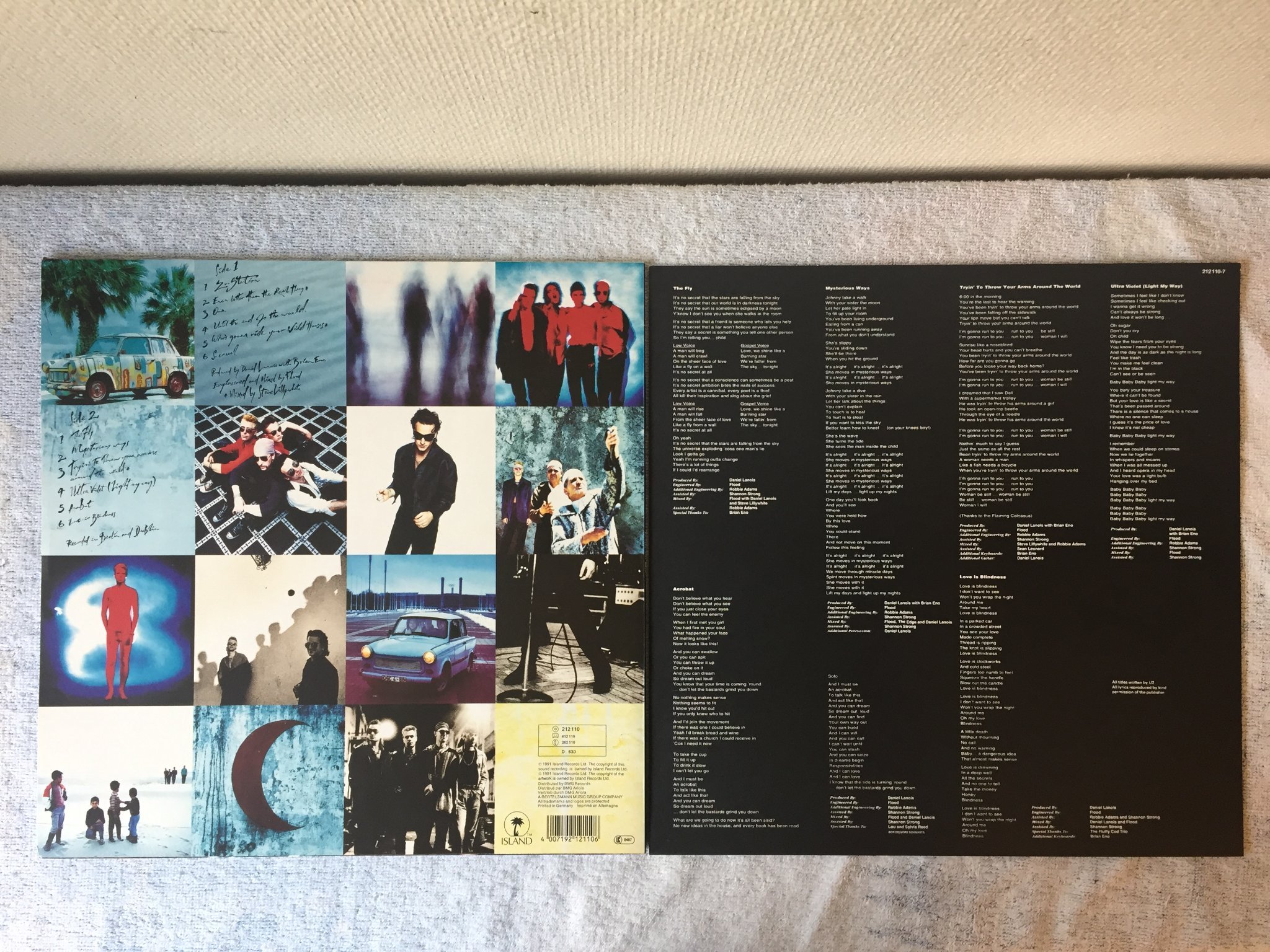 Omslagsbild för skivan U2 achtung baby LP -91 ISLAND 212110 "love is blindness" 