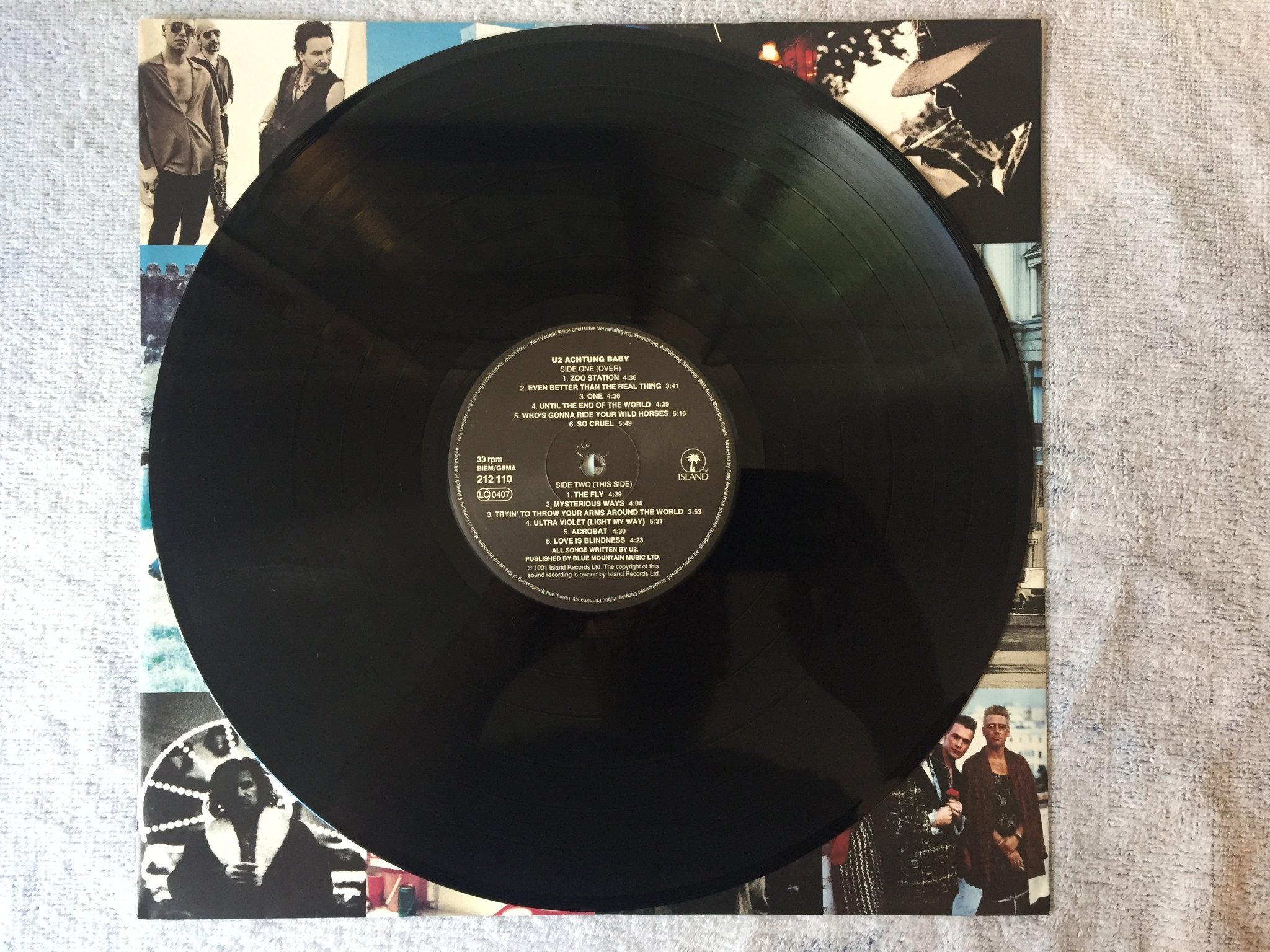 Omslagsbild för skivan U2 achtung baby LP -91 ISLAND 212110 "love is blindness" 