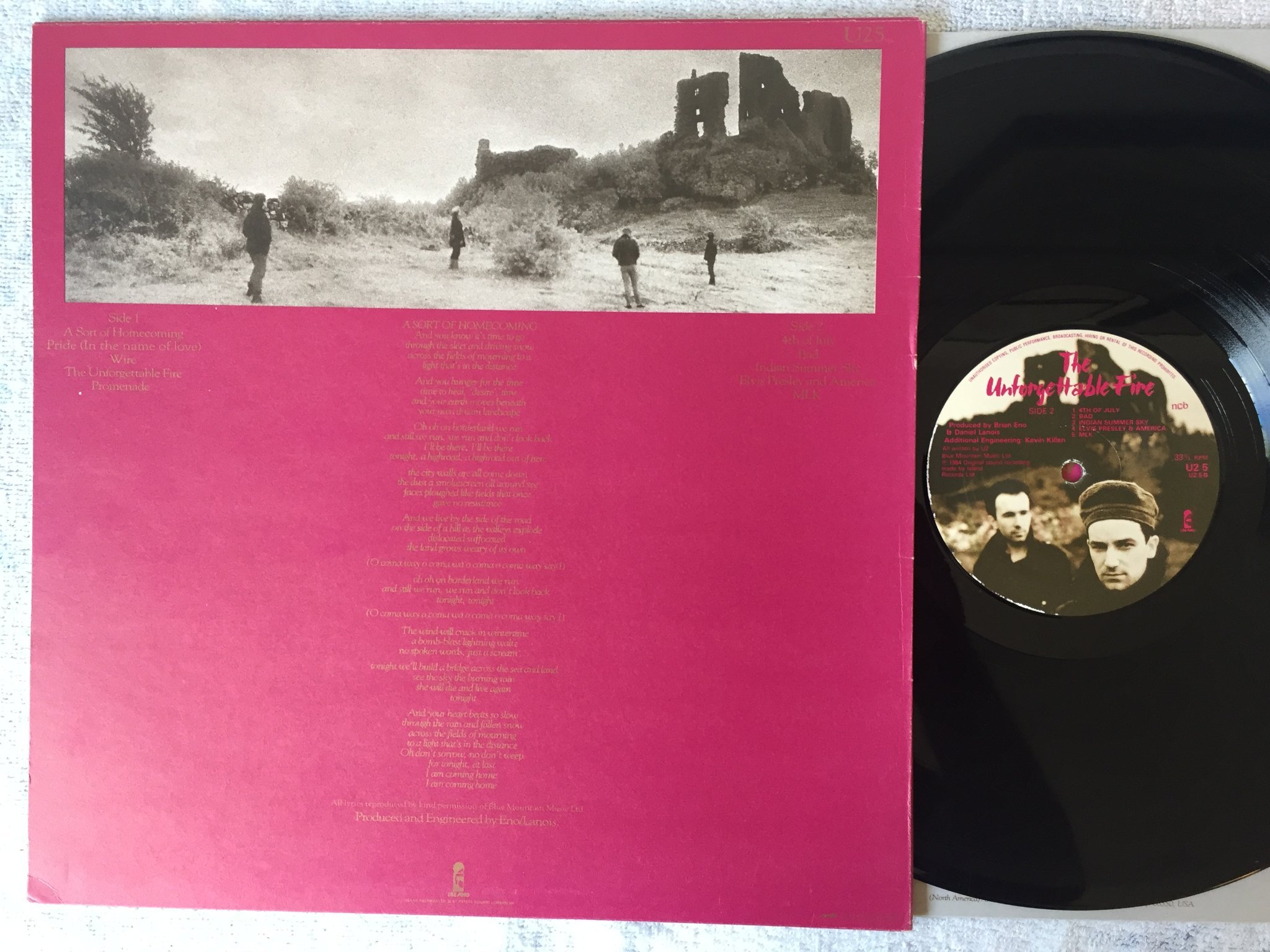 Omslagsbild för skivan U2 the unforgettable fire LP -85 ISLAND U2 5