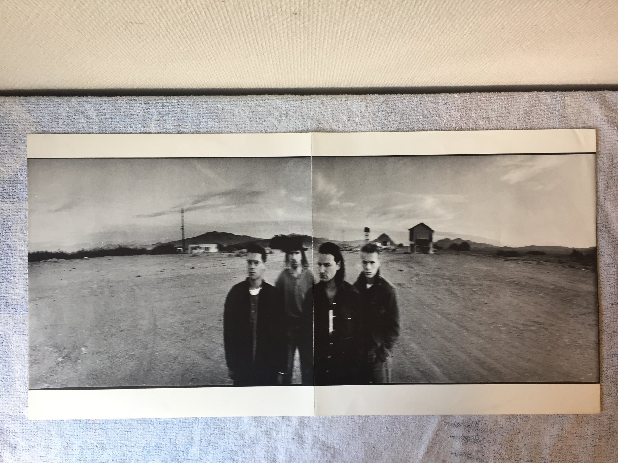 Omslagsbild för skivan U2 the joshua tree LP -87 ISLAND U26