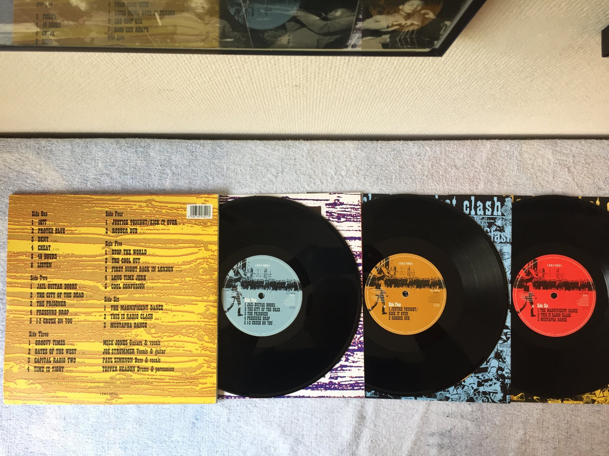 Omslagsbild för skivan THE CLASH Super Black Market Clash 3x10" UK -99 COLUMBIA 495352 1