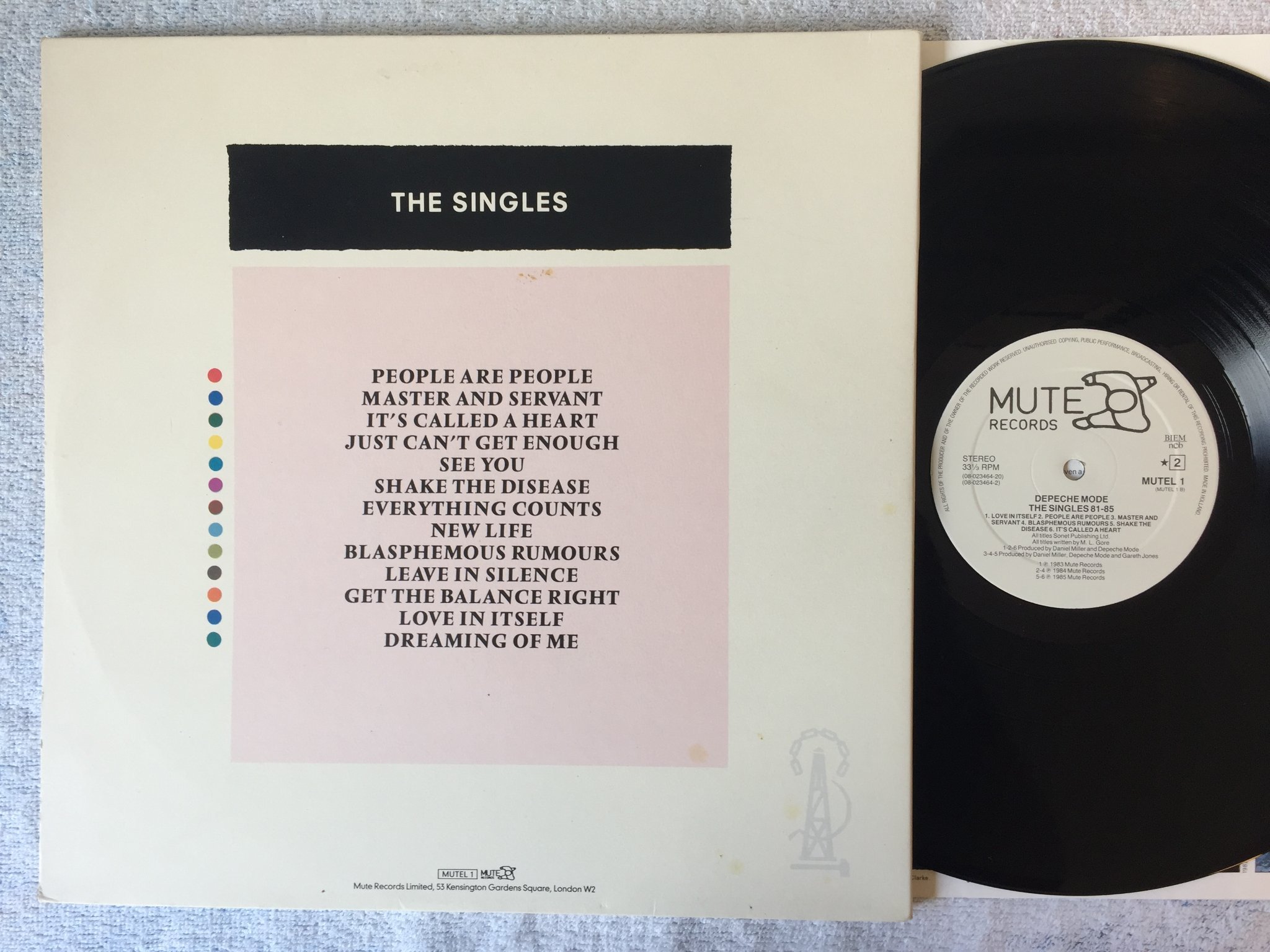 Omslagsbild för skivan DEPECHE MODE the singles 81-85 LP MUTE MUTEL 1 