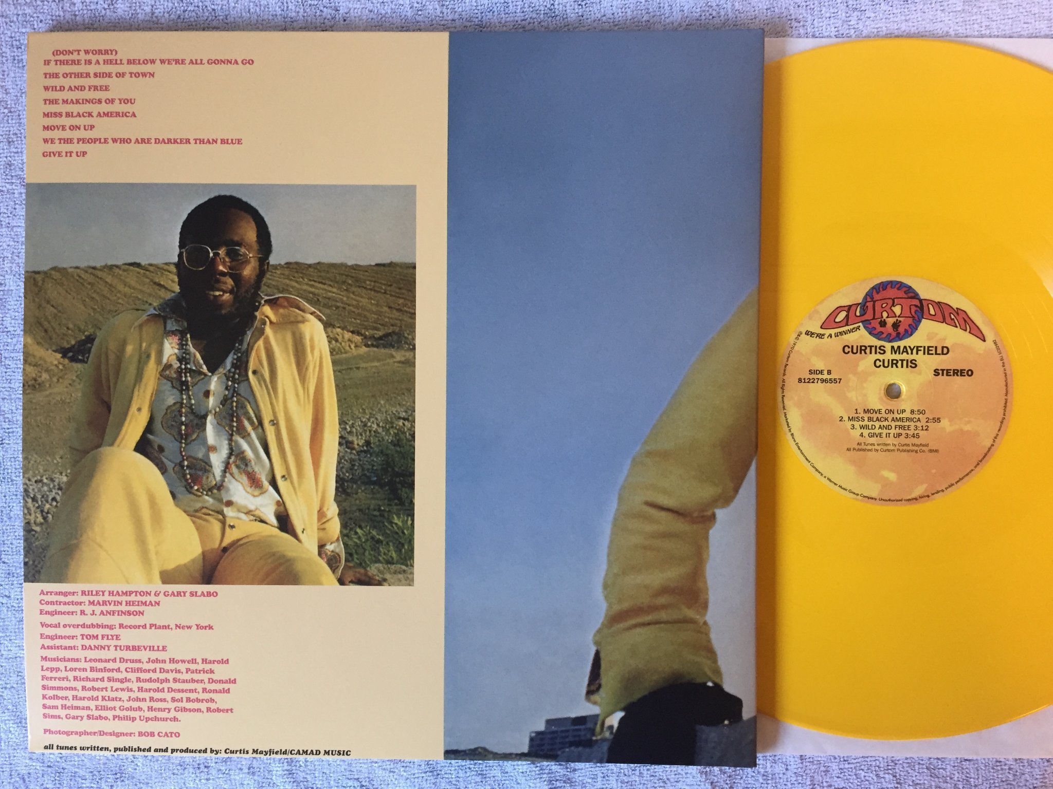 Omslagsbild för skivan CURTIS MAYFIELD move on up LP re CURTOM 8122796557 yellow vinyl