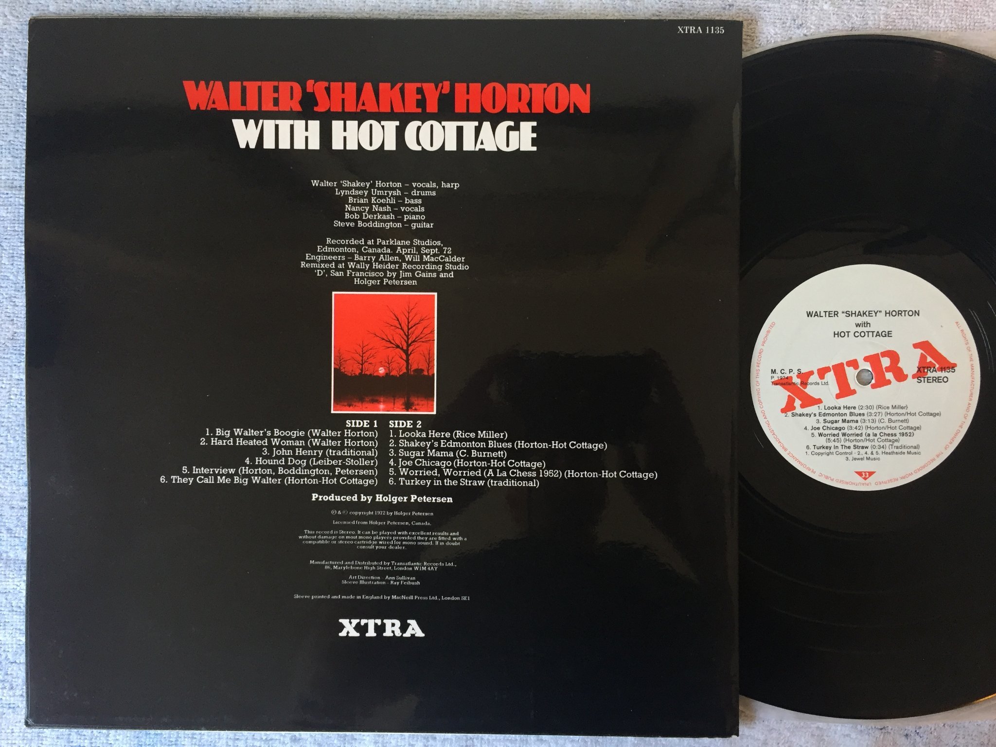 Omslagsbild för skivan WALTER SHAKEY HORTON w/ Hot Cottage LP -74 UK XTRA 1135 blues