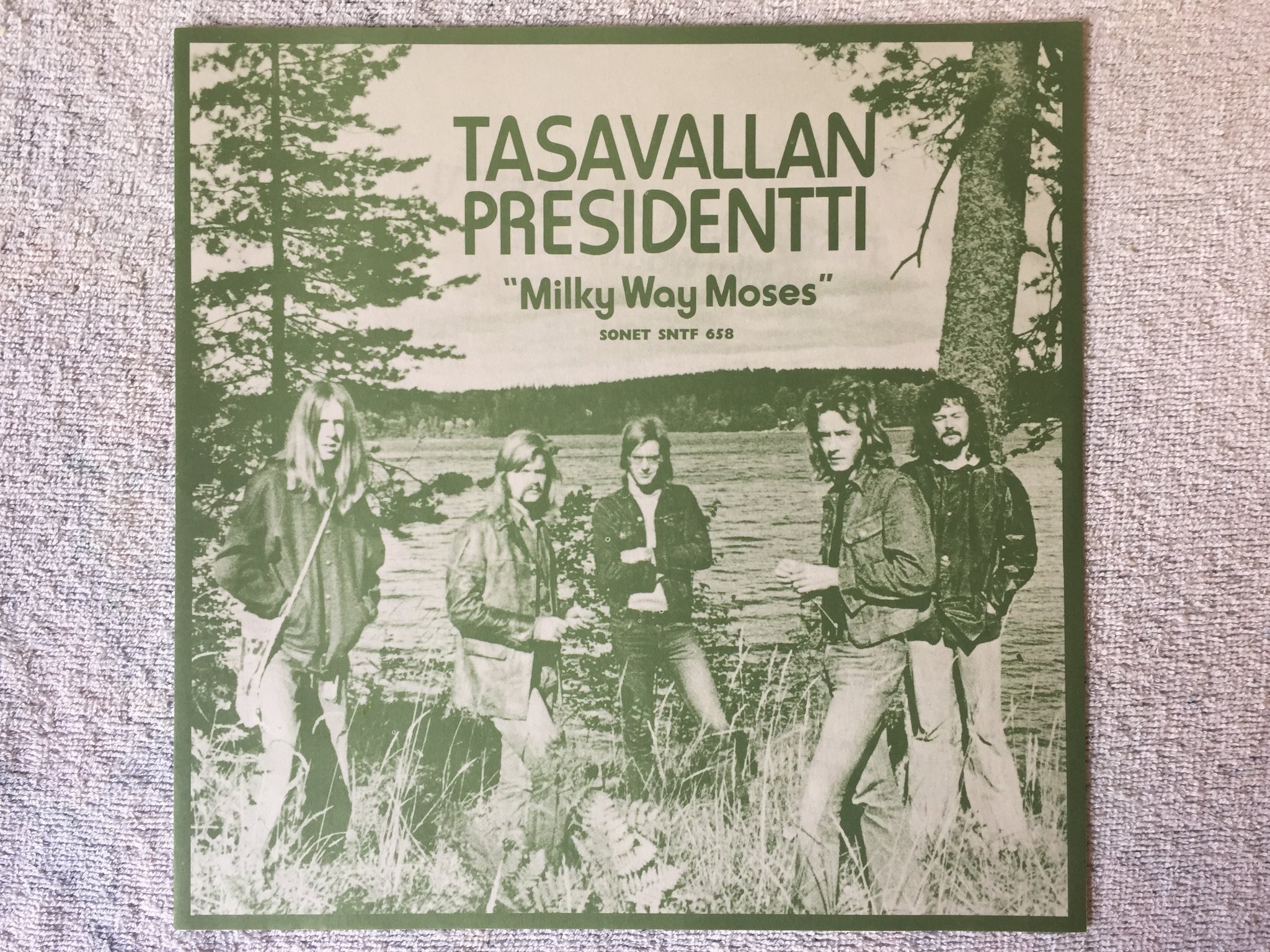 Omslagsbild för skivan TASAVALLAN PRESIDENTTI milky way Moses LP -74 UK SONET SNTF 658 + insert