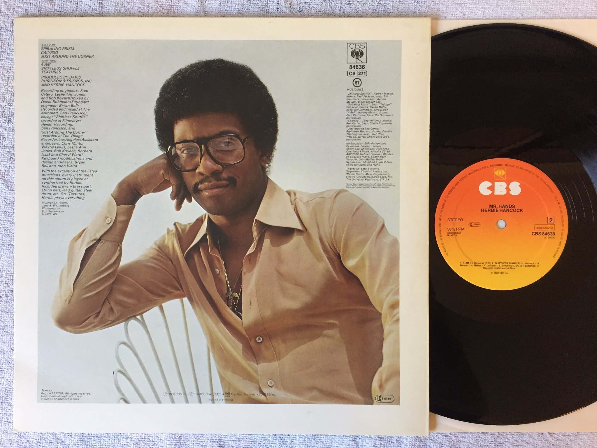 Omslagsbild för skivan HERBIE HANCOCK mr hands LP -80 Hol CBS 84638