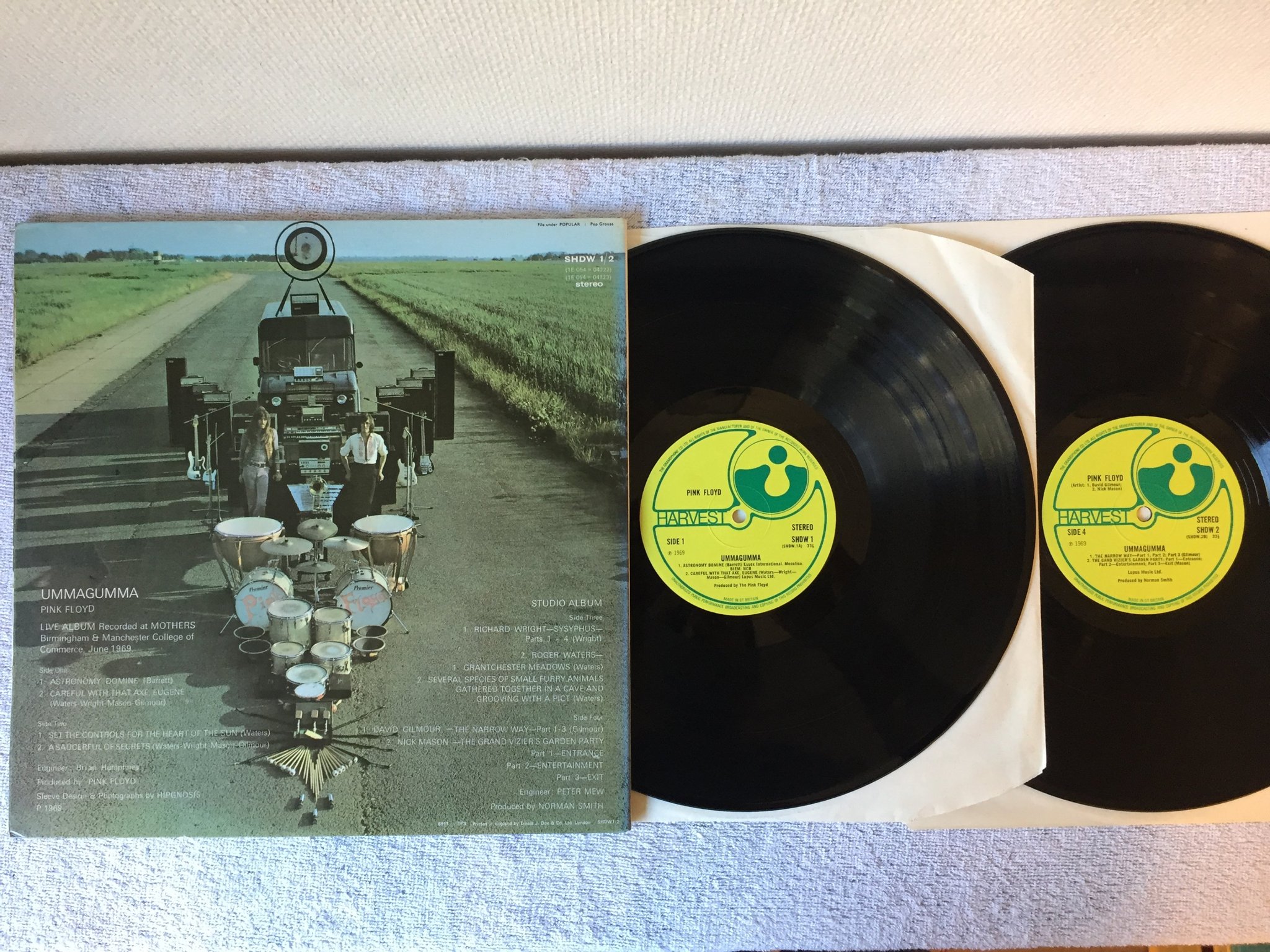 Omslagsbild för skivan PINK FLOYD ummagumma 2xLP -69 UK HARVEST ( no EMI ) SHDW 2 