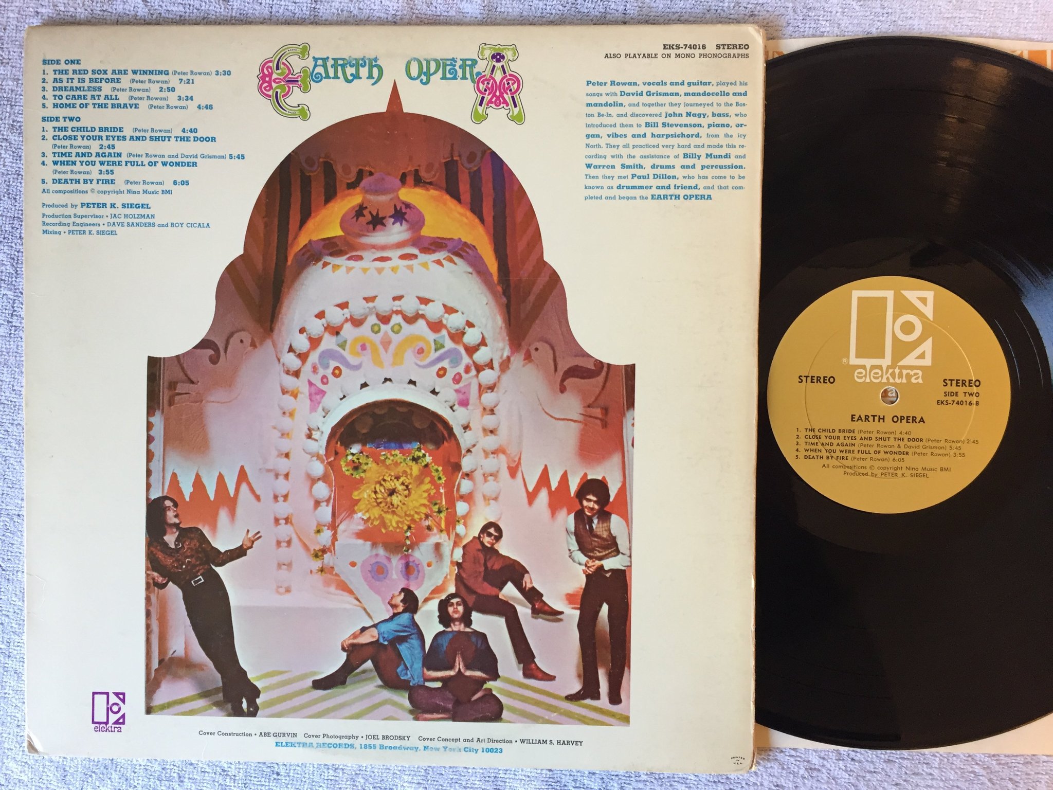 Omslagsbild för skivan EARTH OPERA s/t LP -68 US ELEKTRA EKS-74016