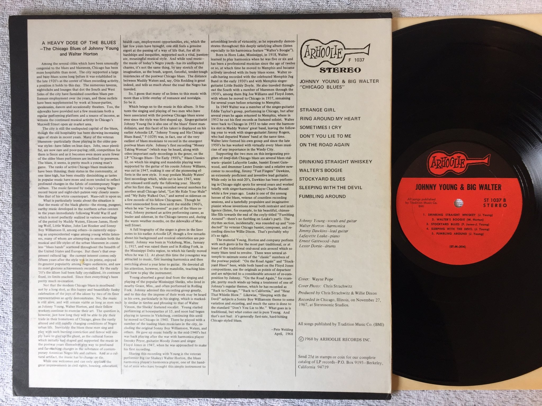 Omslagsbild för skivan JOHNNY YOUNG & BIG WALTER Chicago blues LP US ARHOOLIE ST 1037