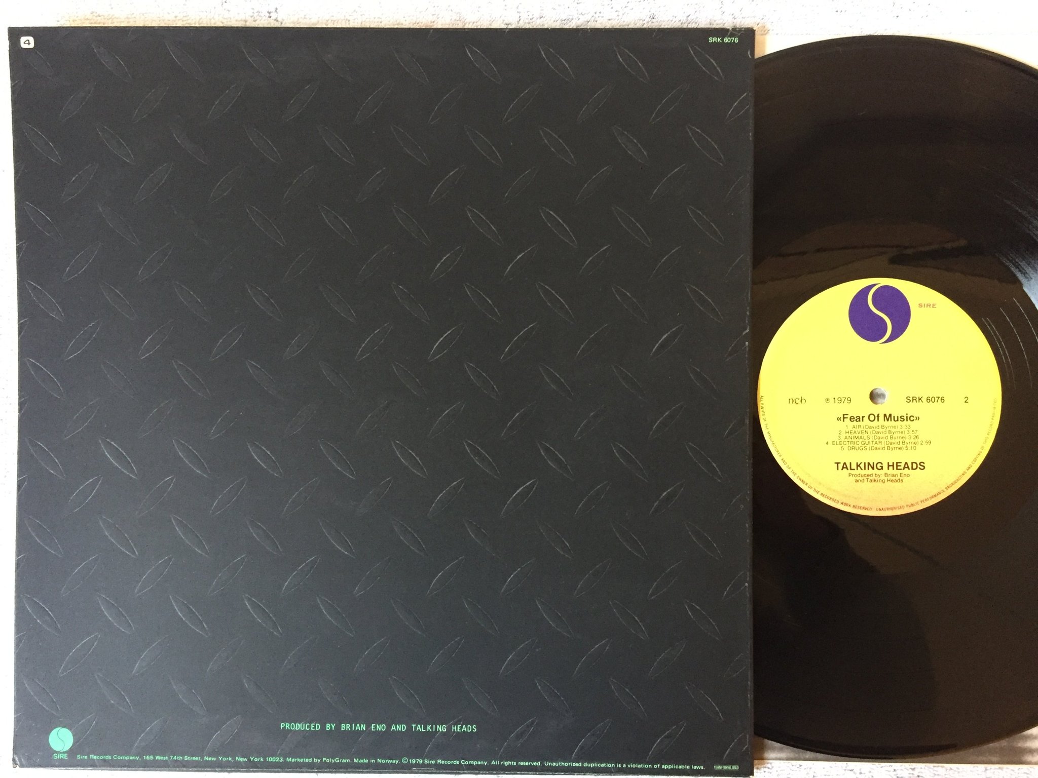 Omslagsbild för skivan TALKING HEADS fear of music LP ncb -79 SIRE SRK 6076