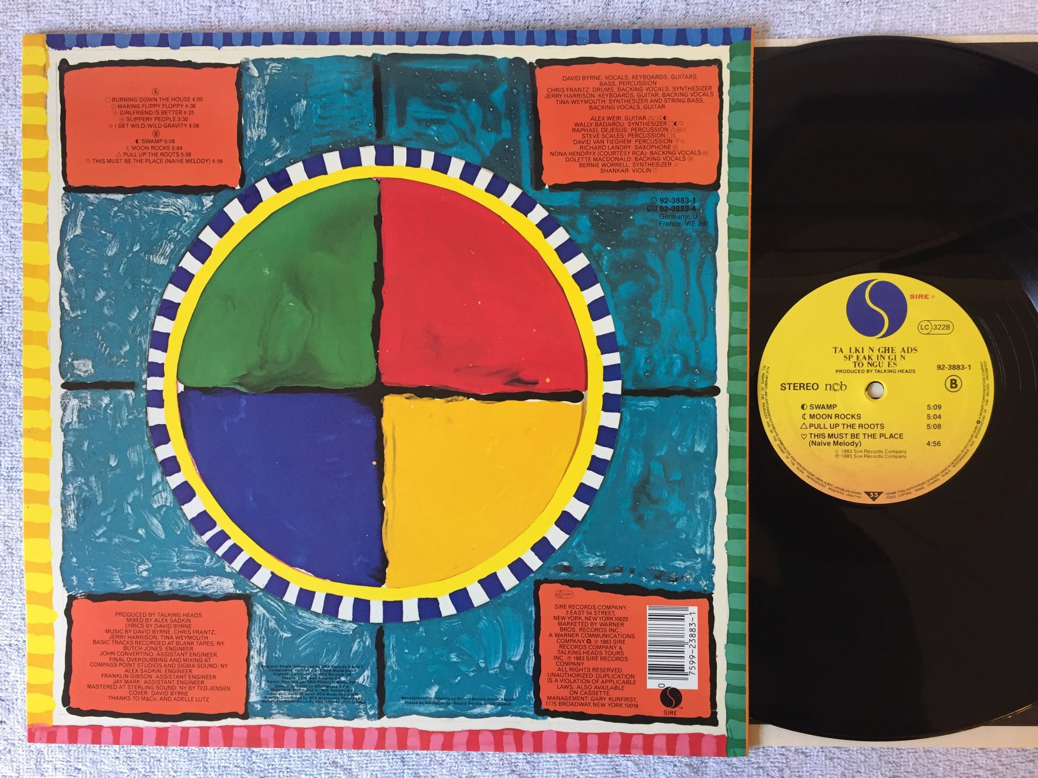 Omslagsbild för skivan TALKING HEADS speaking in tounges LP -83 ncb SIRE 92-3883-1