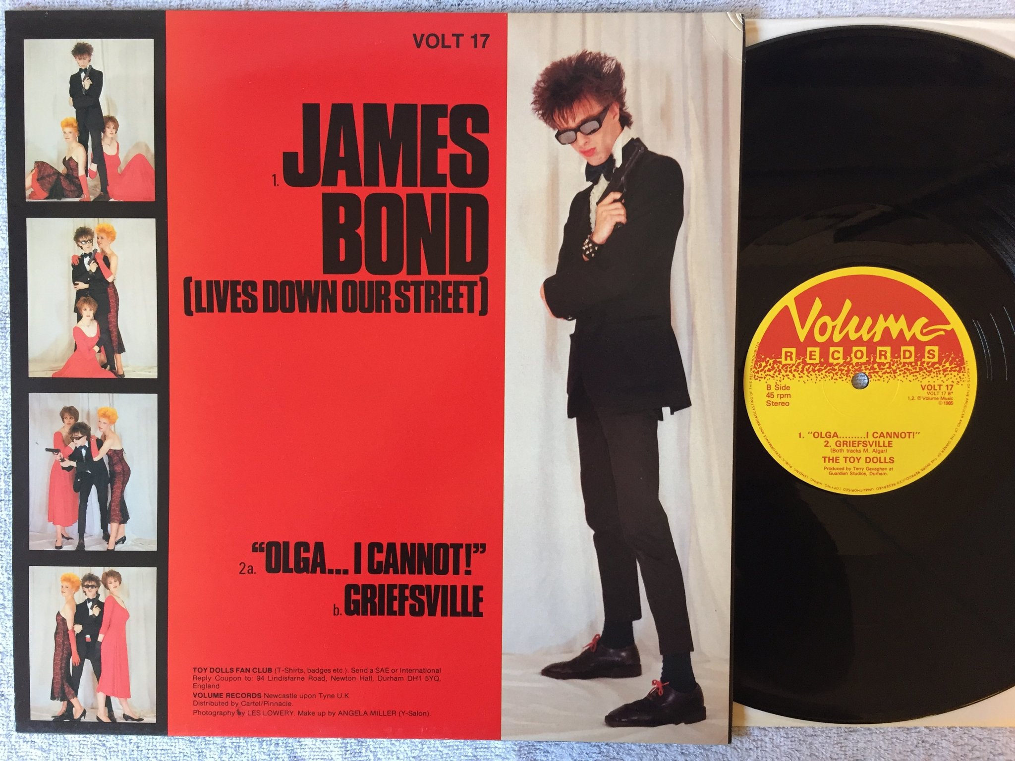 Omslagsbild för skivan THE TOY DOLLS James Bond (Lives Down Our Street) 12"single -85 UK  VOLT 17