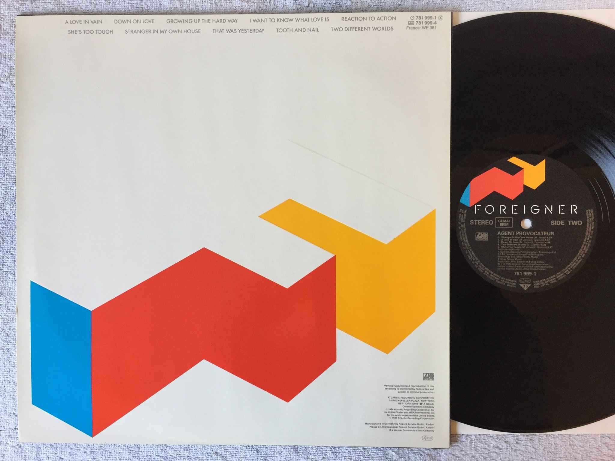 Omslagsbild för skivan FOREIGNER Agent Provocateur LP -84 ATLANTIC 781 999-1 embossed cover