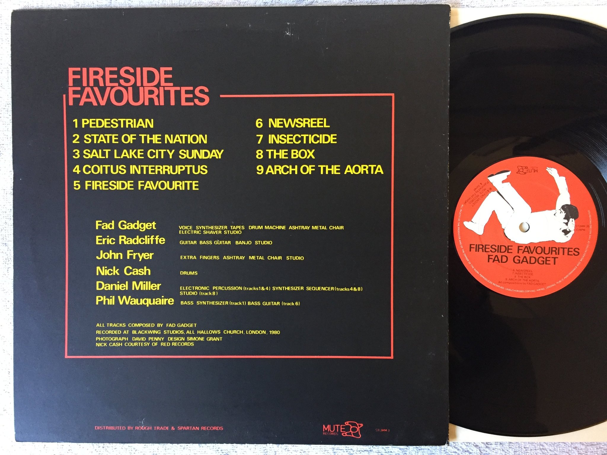 Omslagsbild för skivan FAD GADGET Fireside Favourites LP -80 UK MUTE STUMM 3