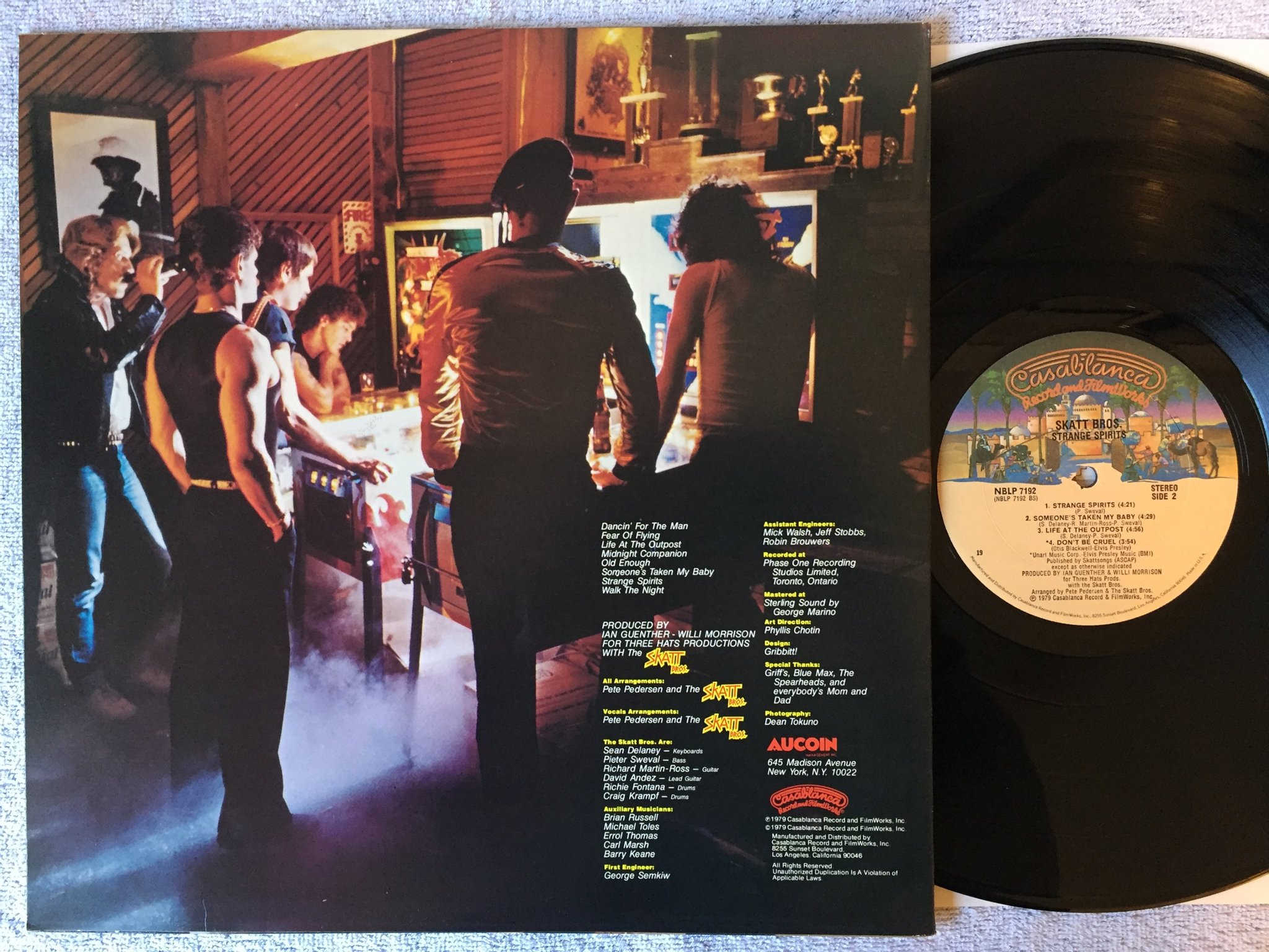 Omslagsbild för skivan SKATT BROS Strange Spirits LP -79 US casablanca NBLP 7192