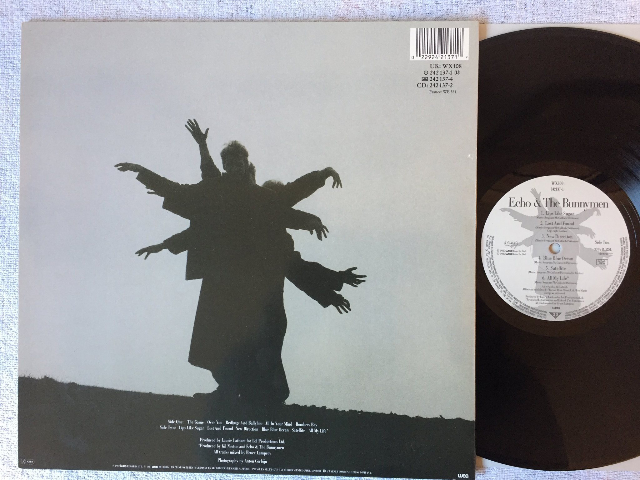 Omslagsbild för skivan ECHO & THE BUNNYMEN s/t LP -87 WEA 242137-1