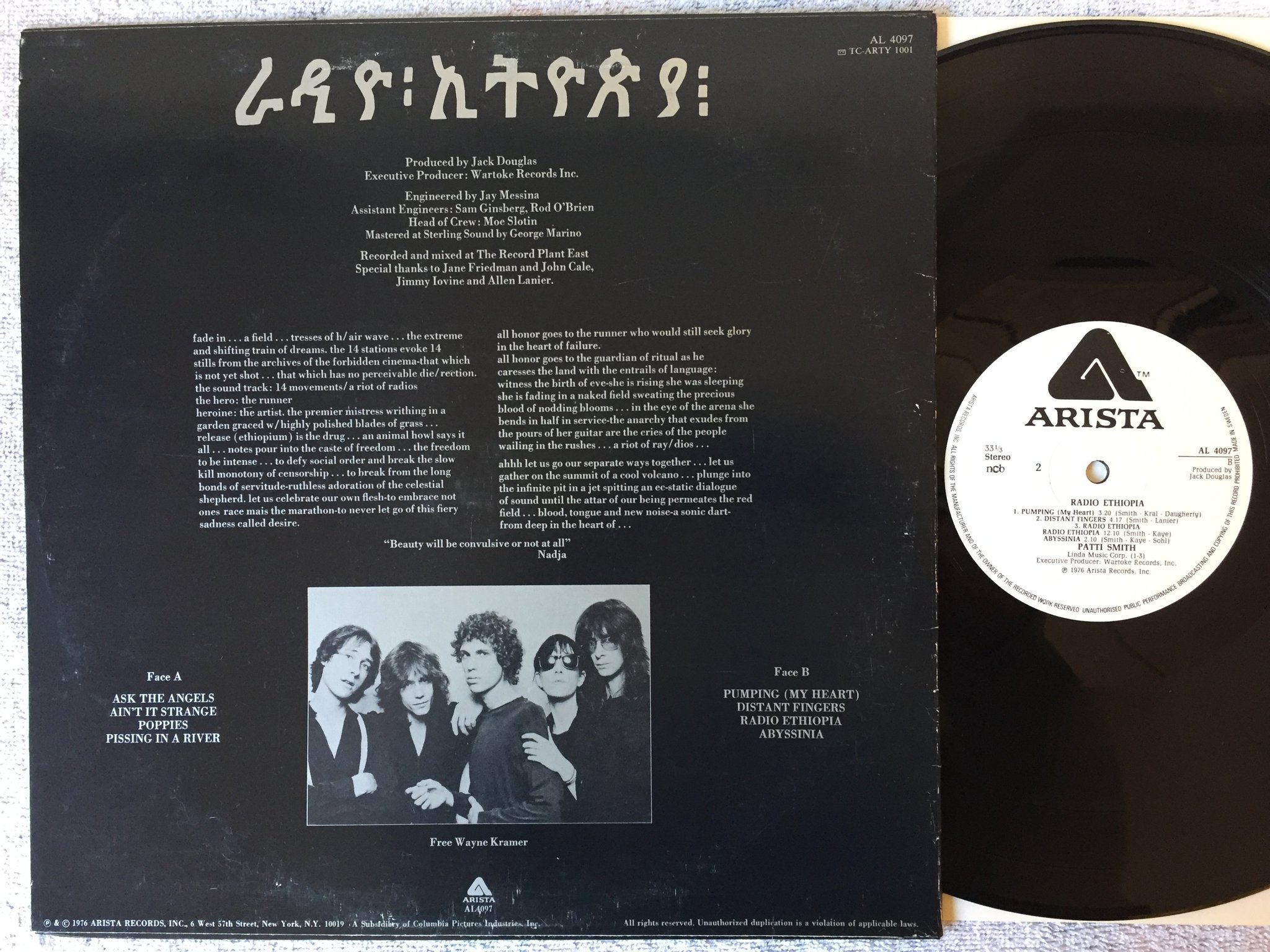 Omslagsbild för skivan PATTI SMITH radio ethiopia LP -76 ncb ARISTA AL 4097