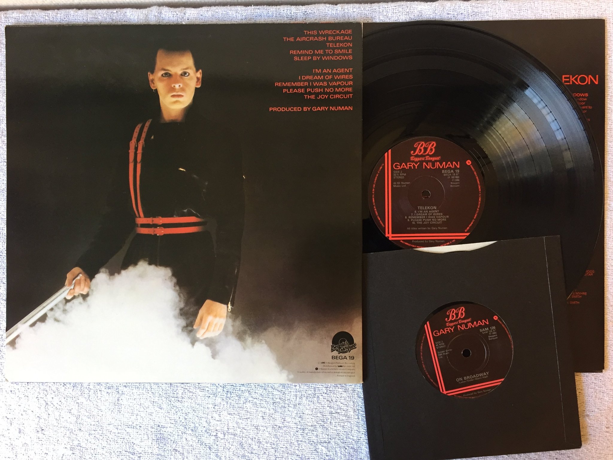 Omslagsbild för skivan GARY NUMAN telekon LP + 7"single -80 UK BEGGARS BANQUET BEGA 19