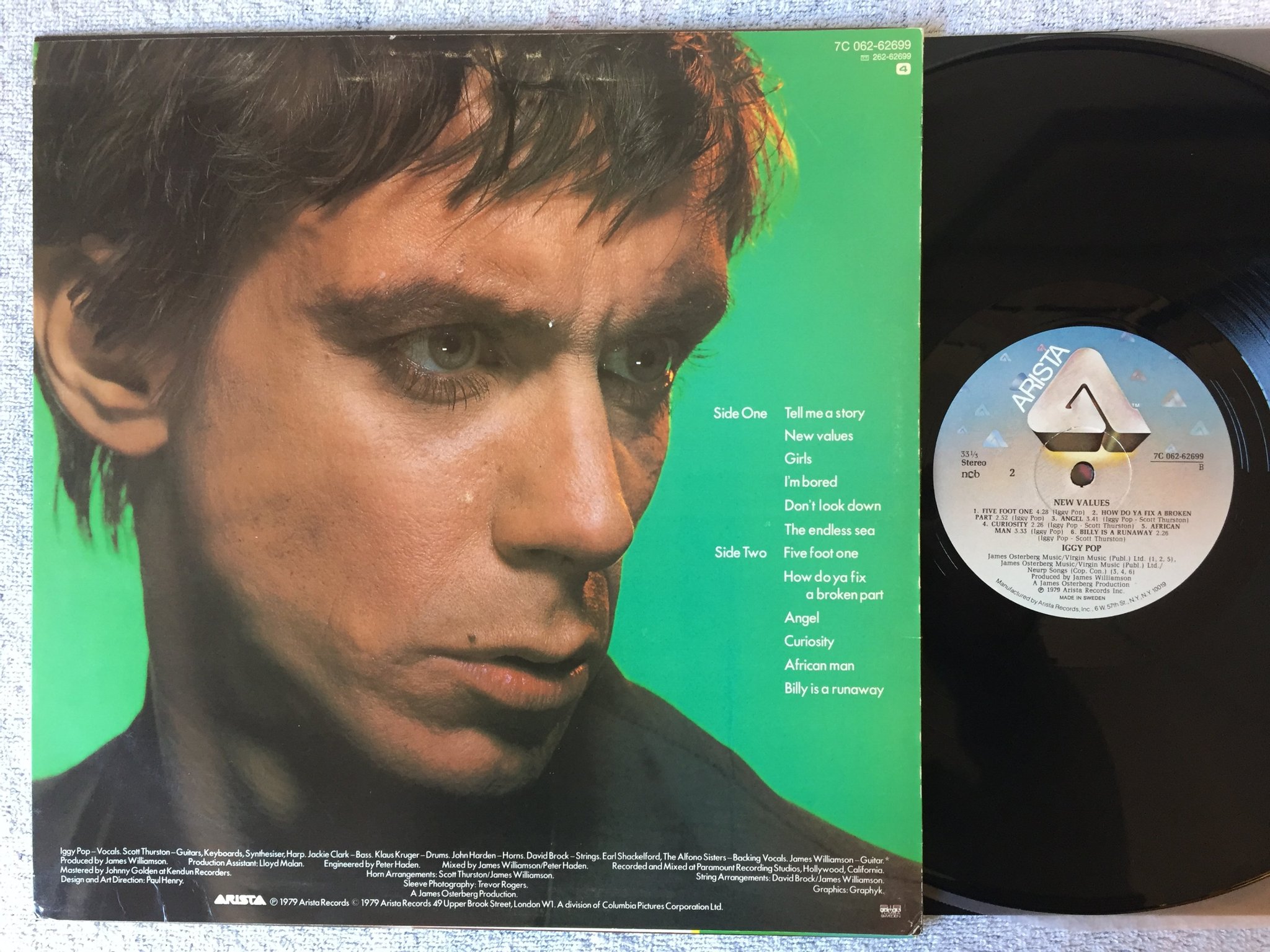 Omslagsbild för skivan IGGY POP new values LP -79 Swe ARISTA 7C 062-62699