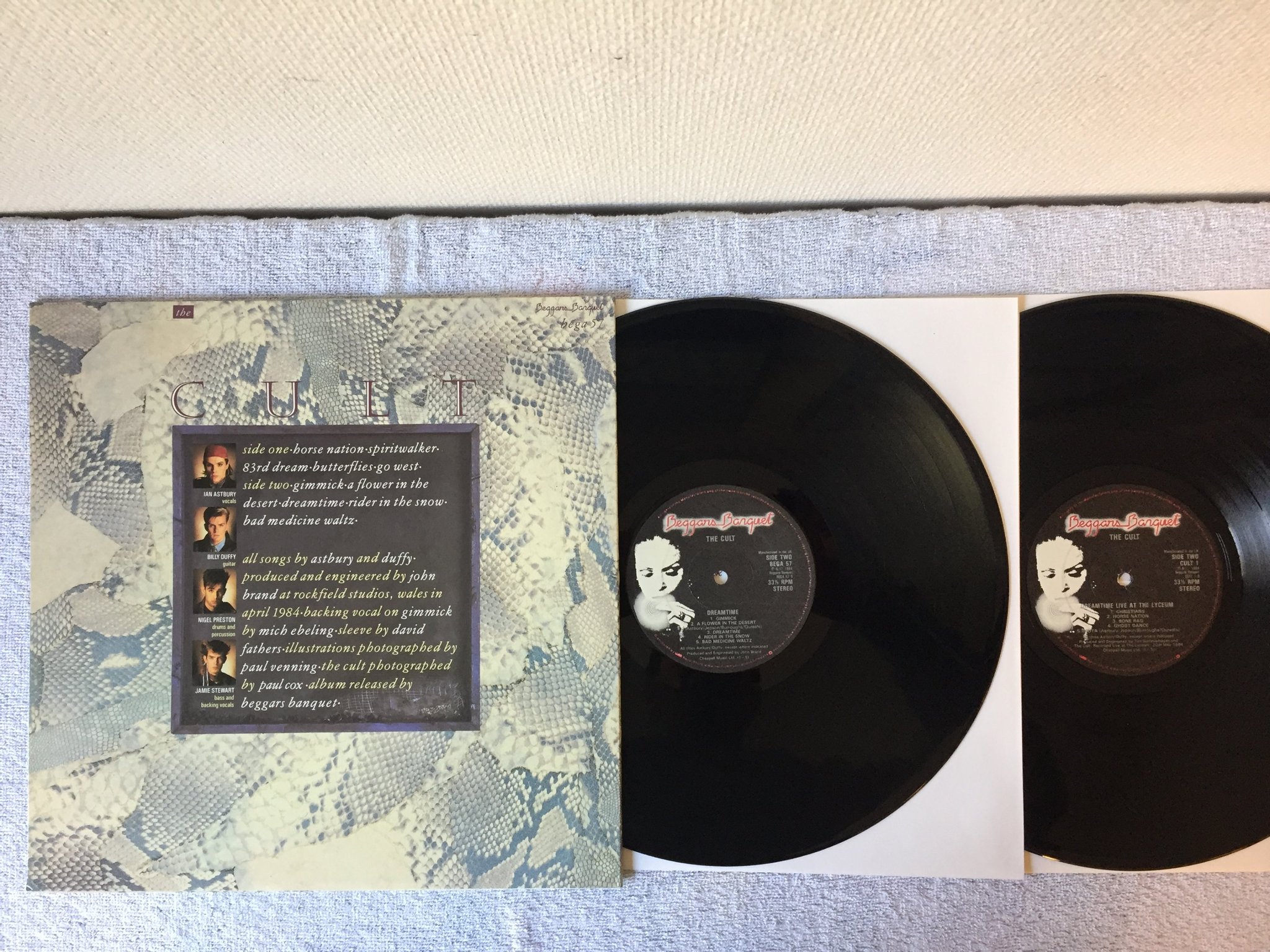 Omslagsbild för skivan THE CULT Dreamtime / Dreamtime Live At The Lyceum 2xLP  -84 UK BEGA 57 rare!