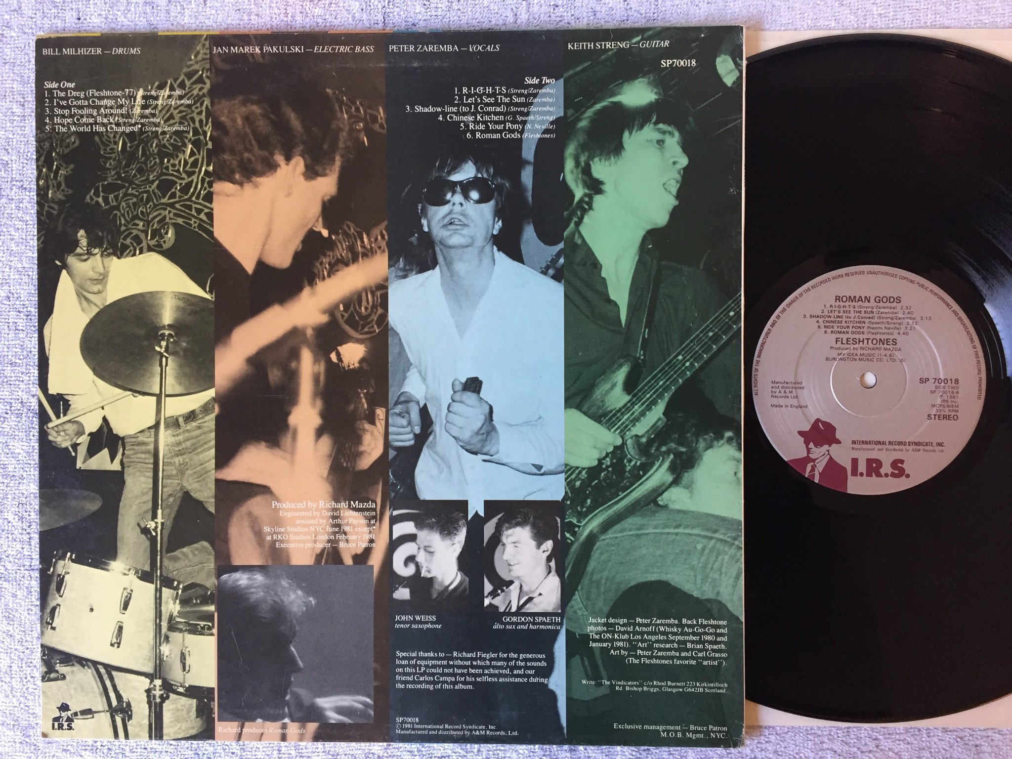 Omslagsbild för skivan FLESHTONES roman gods LP -81 UK I.R.S. SP 70018