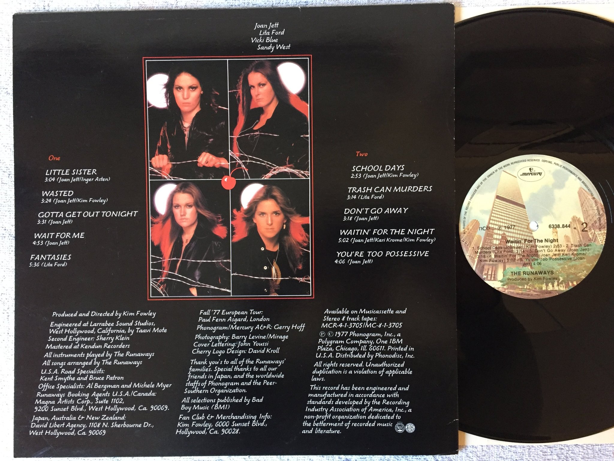 Omslagsbild för skivan THE RUNAWAYS Waitin' for the night LP -77 ncb MERCURY 6338 844