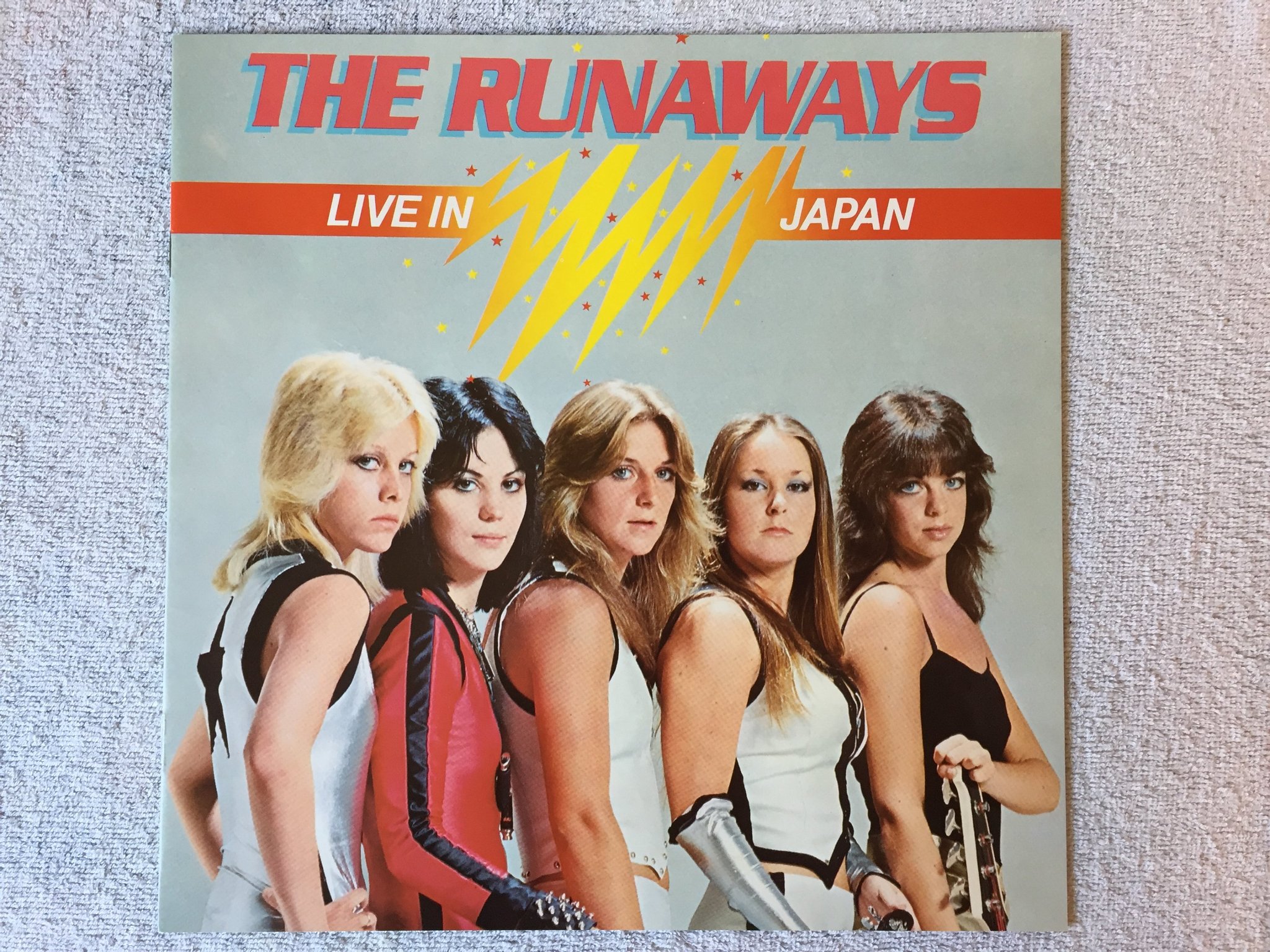 Omslagsbild för skivan THE RUNAWAYS live in Japan LP -77 Hol MERCURY 6338 833