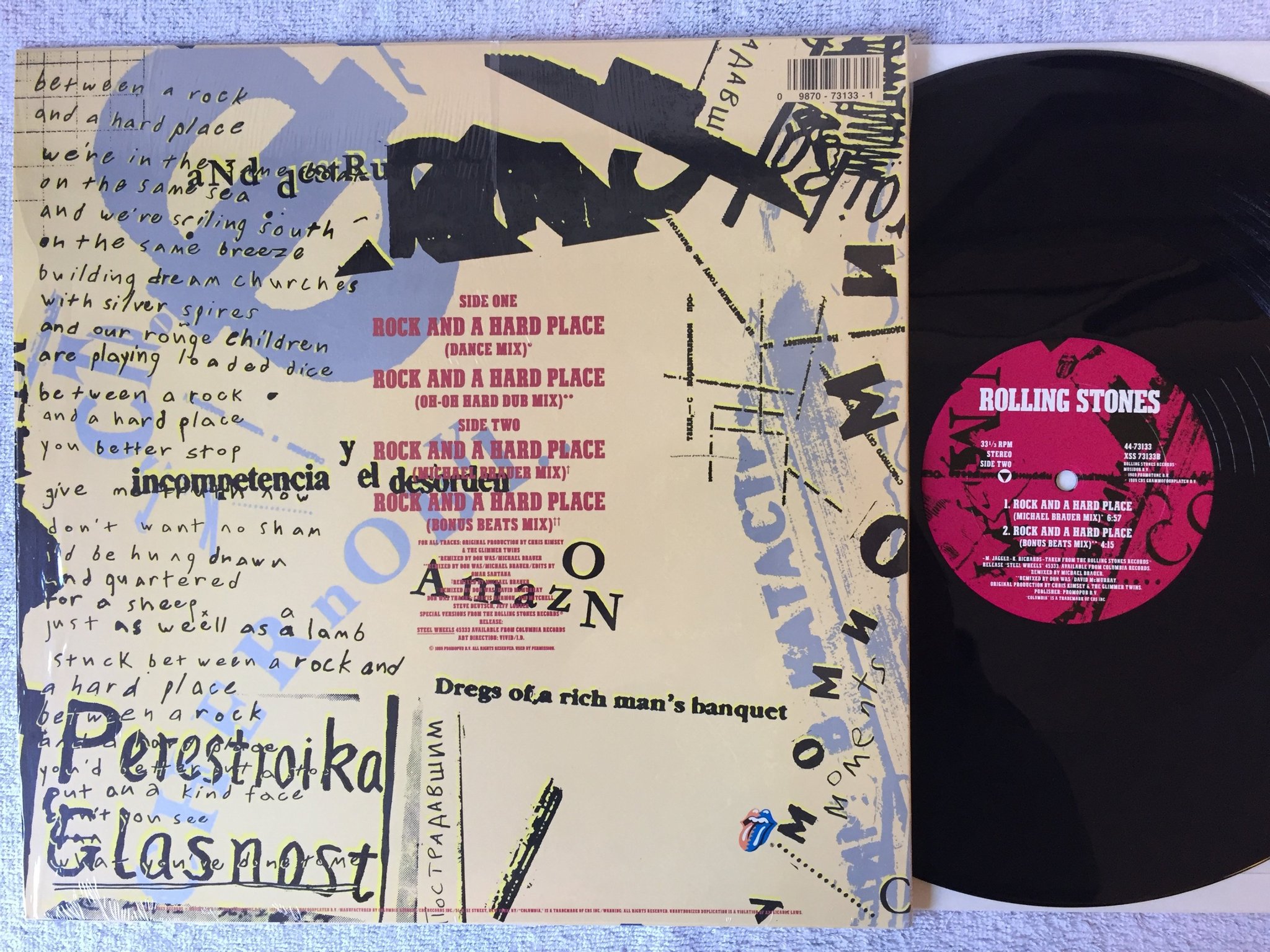 Omslagsbild för skivan ROLLING STONES rock and a hard place 12"single -89 US CBS 44-73133