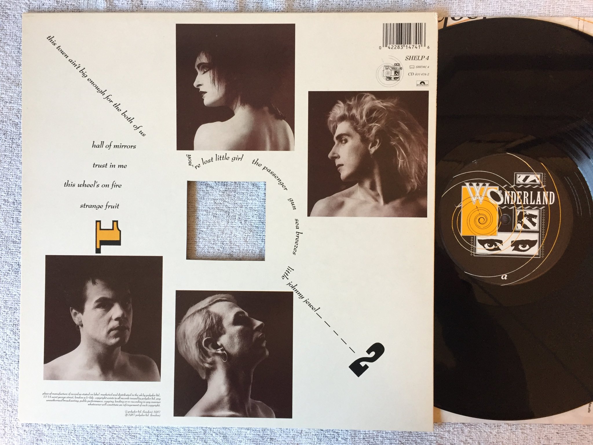 Omslagsbild för skivan SIOUXSIE & THE BANSHEES Through The Looking Glass LP -87 UK DIE CUT SLEEVE shelp