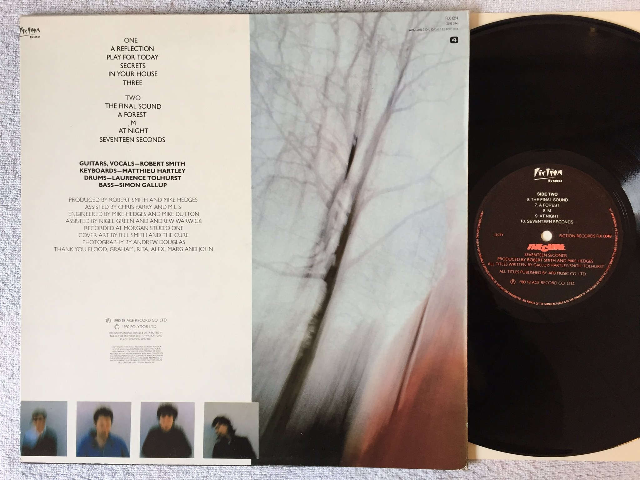 Omslagsbild för skivan THE CURE Seventeen Seconds LP -80 ncb FICTION FIX 004