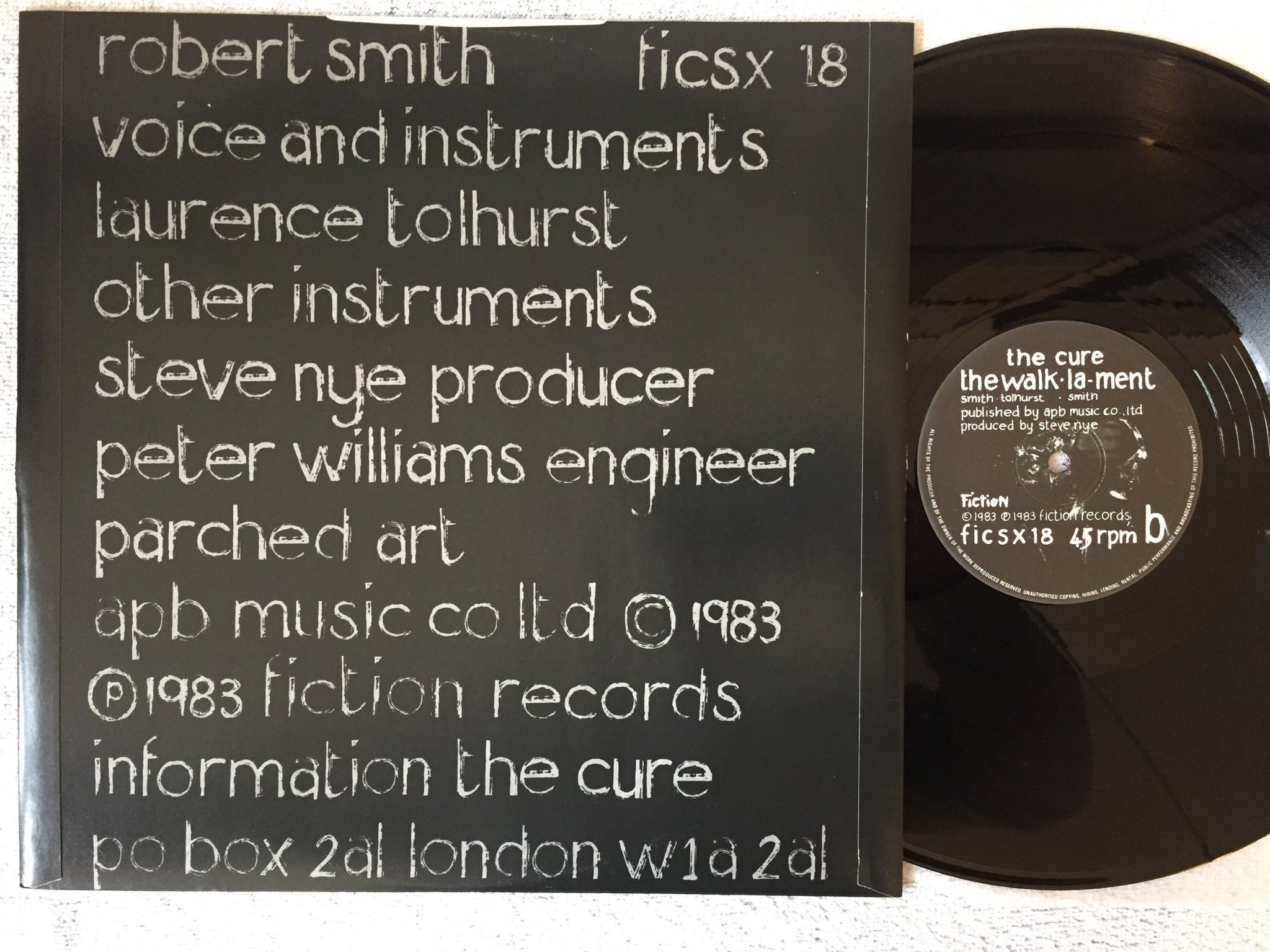 Omslagsbild för skivan THE CURE the walk 12"single -83 UK FICTION FICSX 18